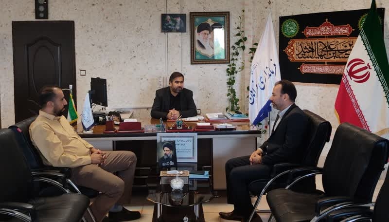 دیدار رئیس اداره مالیات شهرستان با آقازیارتی فرماندار شهرستان فراهان به مناسبت گرامیداشت هفته دولت