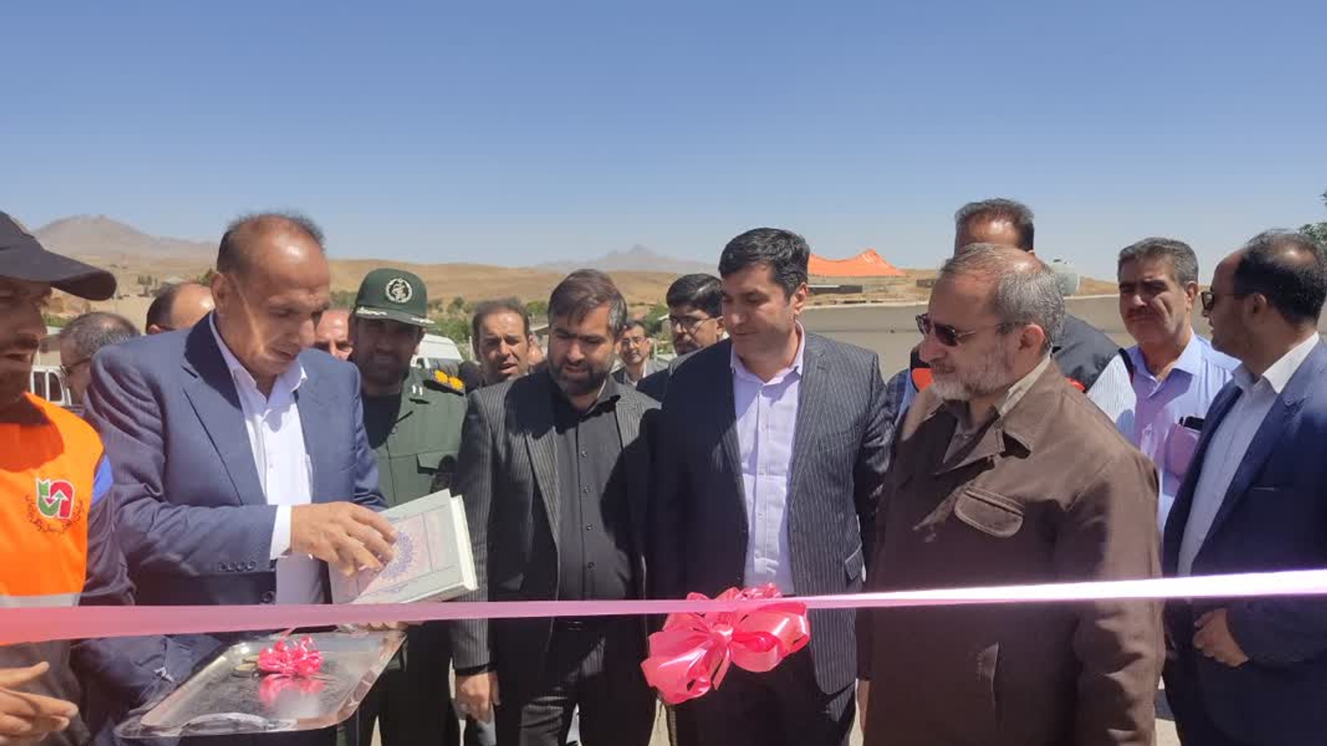 افتتاح پروژه زیرسازی و آسفالت راه روستایی ماستر _ گونه باحضور استاندار محترم مرکزی در شهرستان فراهان