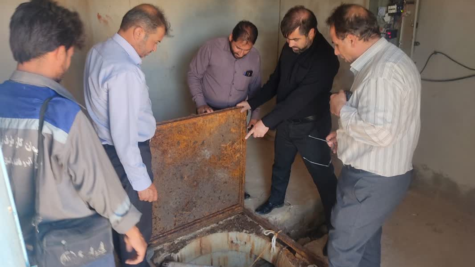 بازدید آقازیارتی فرماندار شهرستان فراهان از تاسیسات آب شرب روستاهای عراقیه و مشهد ذلف آباد