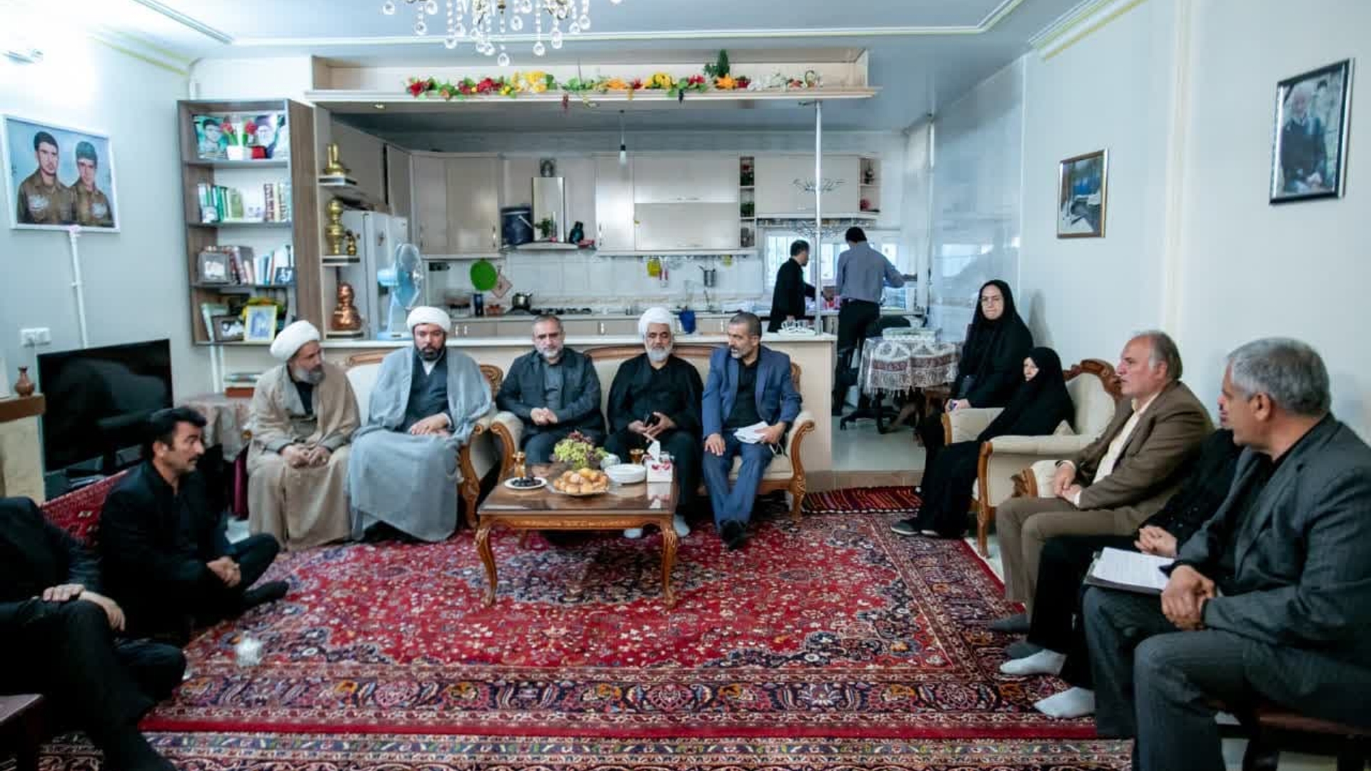 تجلیل استاندار مرکزی از مادر شهیدان "محمدیان" در شهر مأمونیه