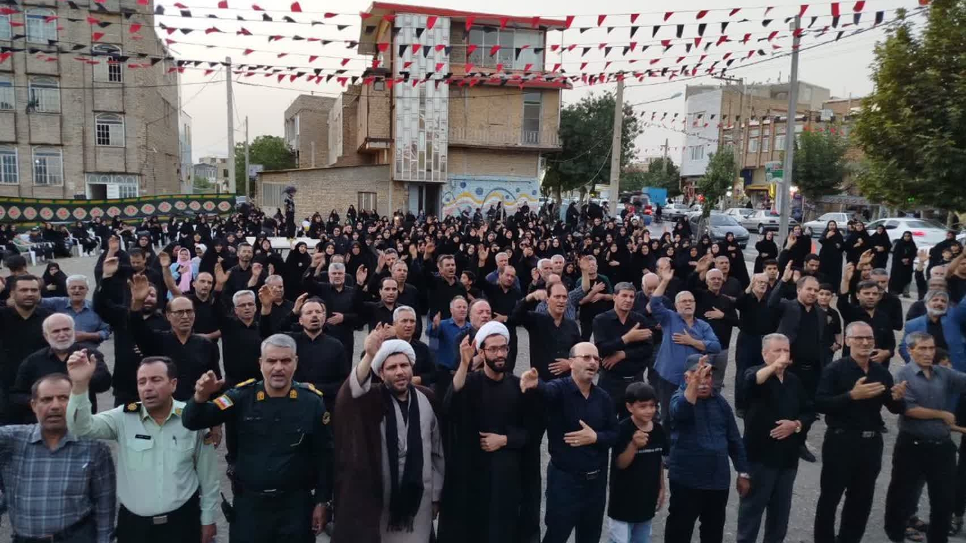 اجتماع عاشوراییان کمیجان و عزاداری برای سالار شهیدان اباعبدالله الحسین (ع)