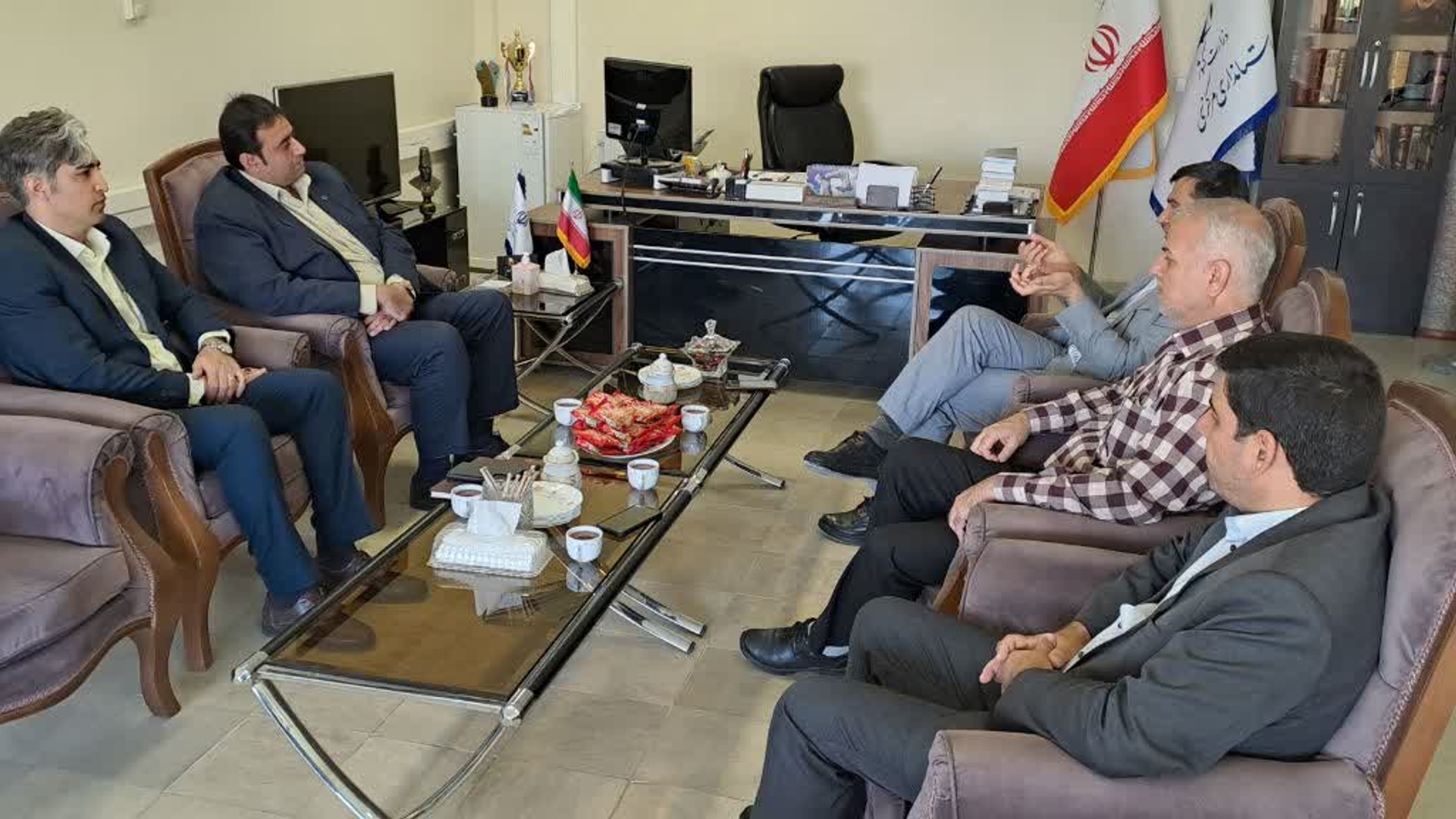 با حضور علیرضا حسنی،            مدیرکل امور اداری و مالی