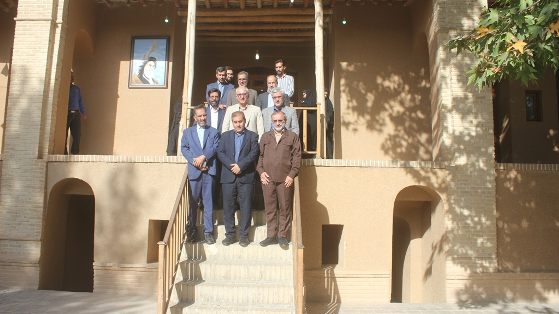 معاون امور فرهنگی و  اجتماعی وزارت تعاون ، کار و رفاه اجتماعی از بیت تاریخی حضرت امام (ره) در خمین بازدید کرد