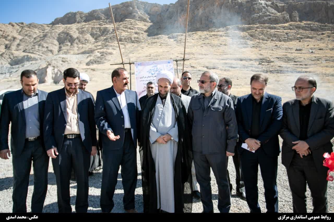 به مناسبت هفته دولت :
عملیات اجرایی ساخت کارخانه اسفالت و احداث جایگاه عرضه بنزین شهرداری خنداب