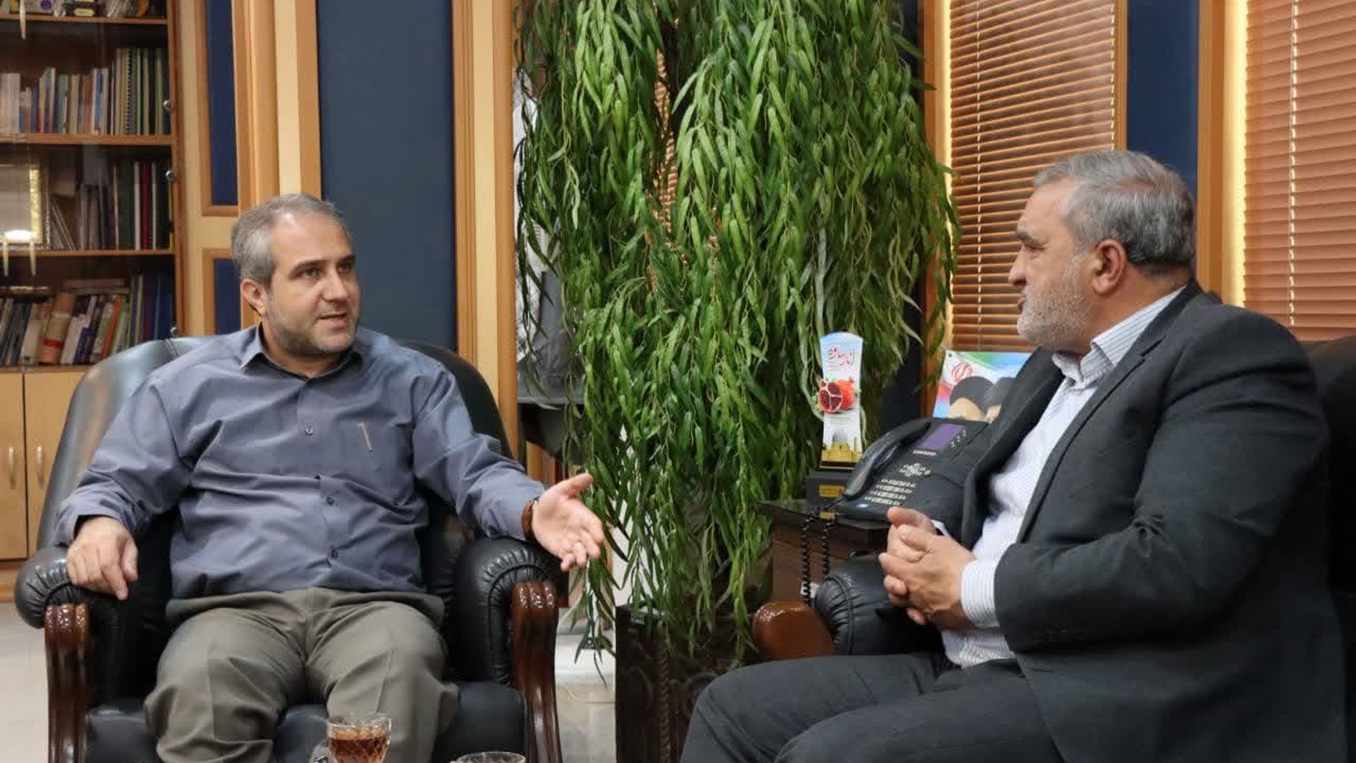 دیدار عسگری، مدیر کل بنیاد مسکن انقلاب اسلامی استان مرکزی به همراه رئیس این اداره در ساوه با مهدی الیاسی معاون استاندار و فرماندار ویژه شهرستان ساوه