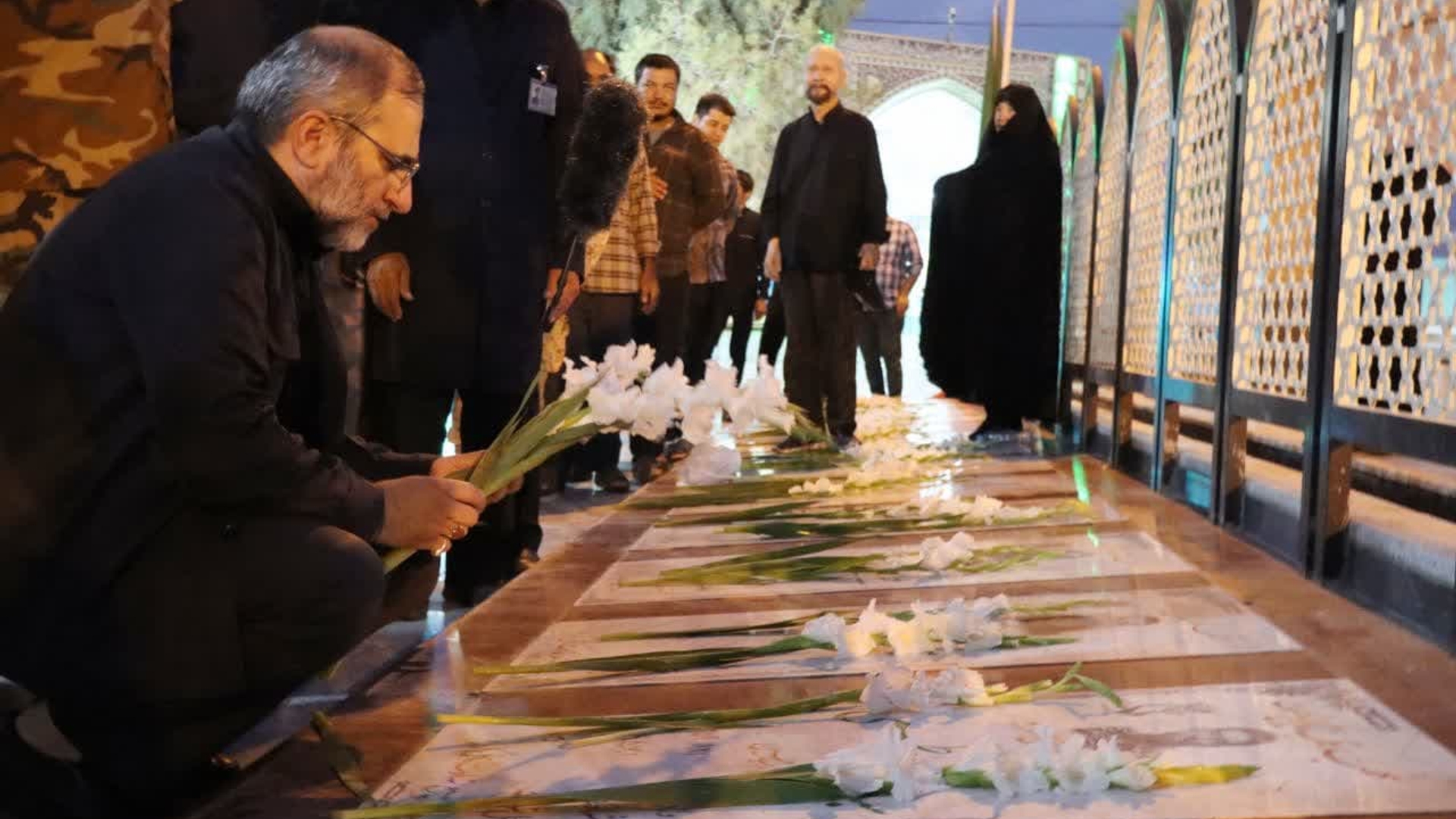 گلباران مزار مطهر شهدای مدافع حرم ساوه