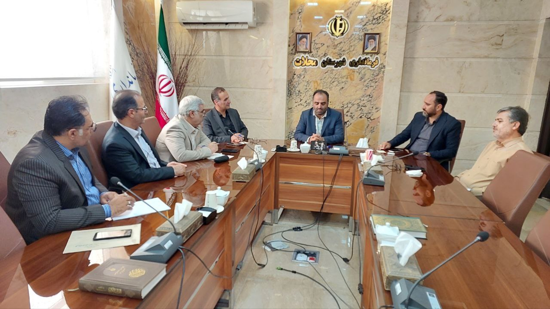جلسه بررسی مشکلات و مسائل آب شرب شهرستان با دستور کار تعویض لوله‌کشی فرسوده آب‌رسانی محلات در فرمانداری برگزار شد.