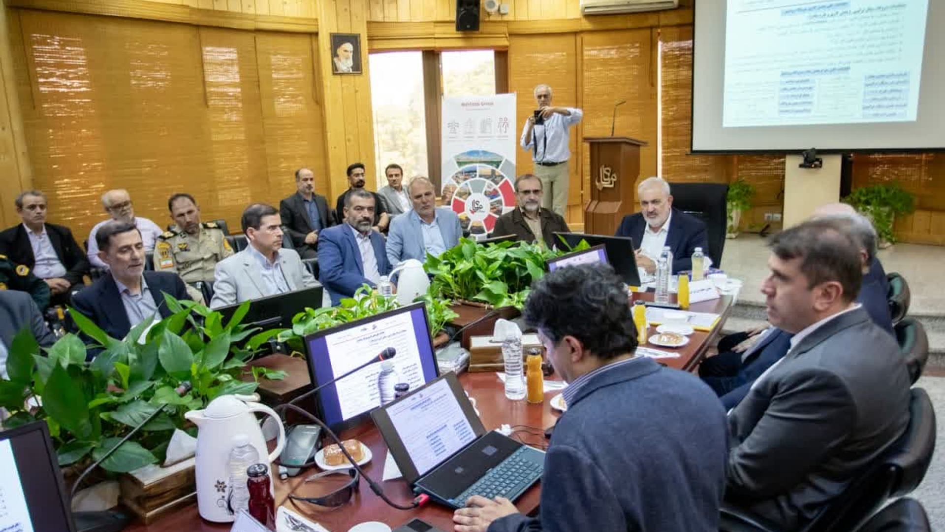 بازدید وزیر نیرو از نیروگاه رودشور زرندیه