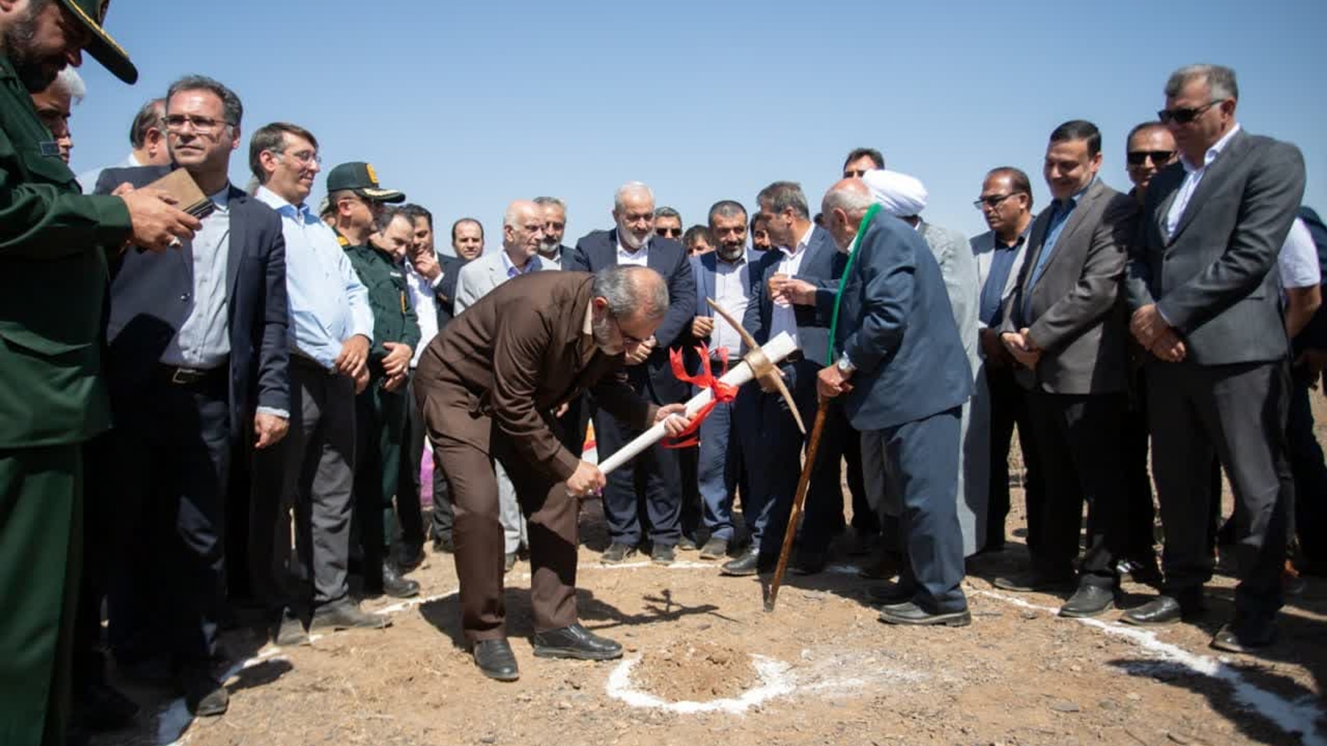 آغاز عملیات احداث یکی از بزرگ‌ترین نیروگاه‌های خورشیدی کشور در زرندیه