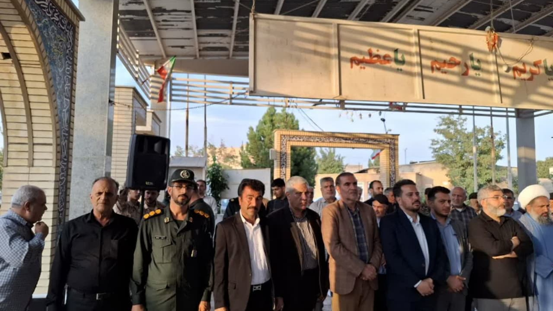 آیین گلباران مزار مطهر ۴۴شهید ودوشهید گمنام شهر زاویه