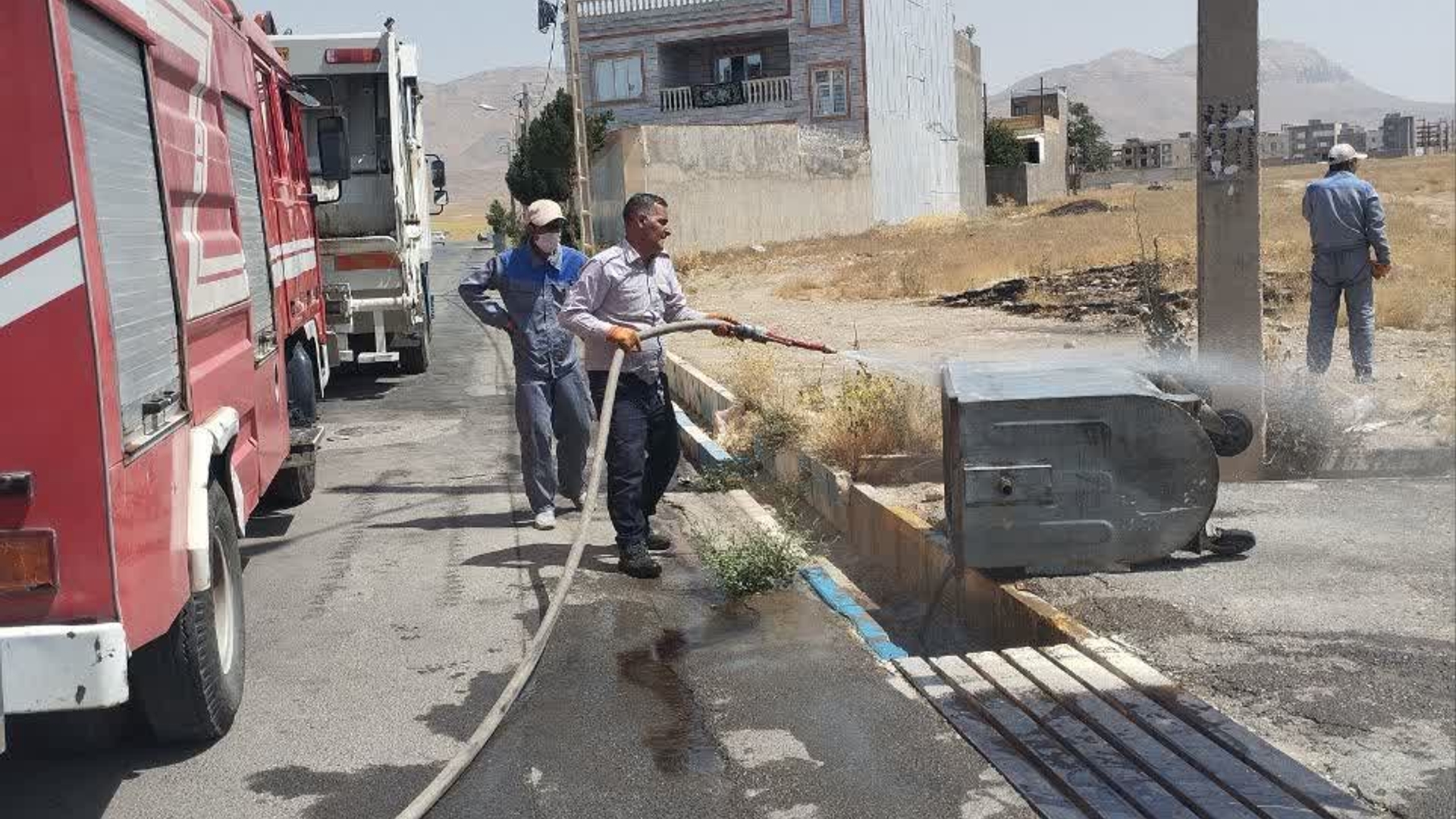 گزارش تصویری از روند شستشوی سطل های زباله