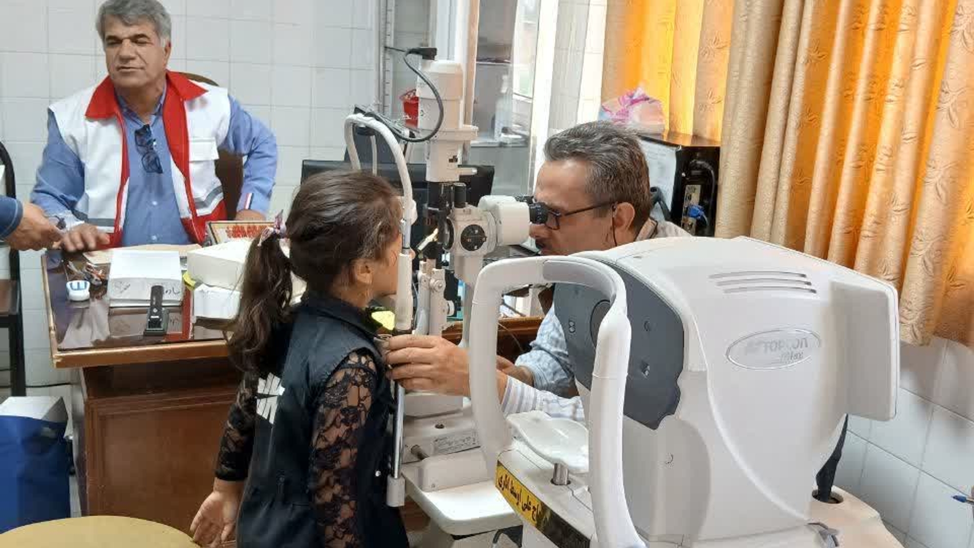 برگزاری کاروان سلامت با مشارکت پزشکان داوطلب کمیجان