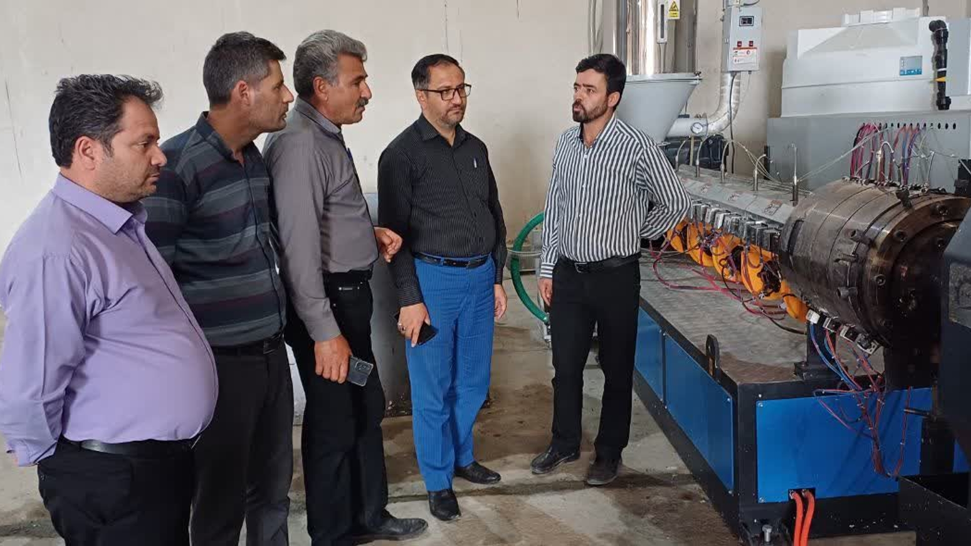 بازدید فرماندار از تولید آزمایشی واحد صنعتی تولید انواع لوله های پلی اتیلن