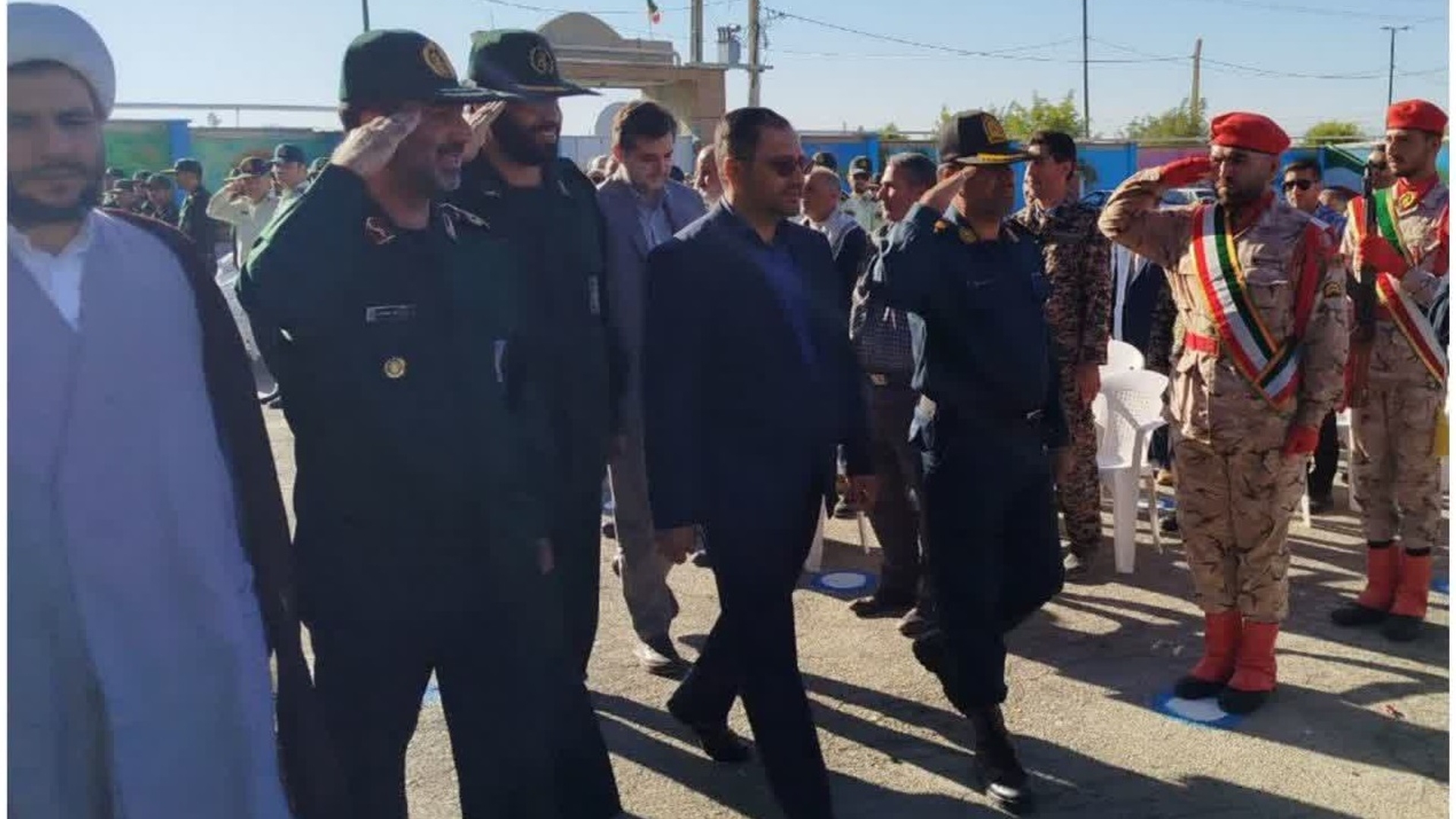 برگزاری صبحگاه مشترک نیروهای نظامی و انتظامی شهرستان کمیجان به مناسبت هفته دفاع مقدس