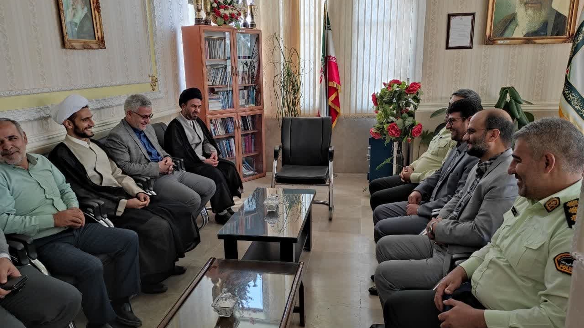 فرماندار ، امام جمعه ، رئیس دادگستری و دادستان عمومی و انقلاب خمین با فرمانده انتظامی شهرستان دیدار کردند