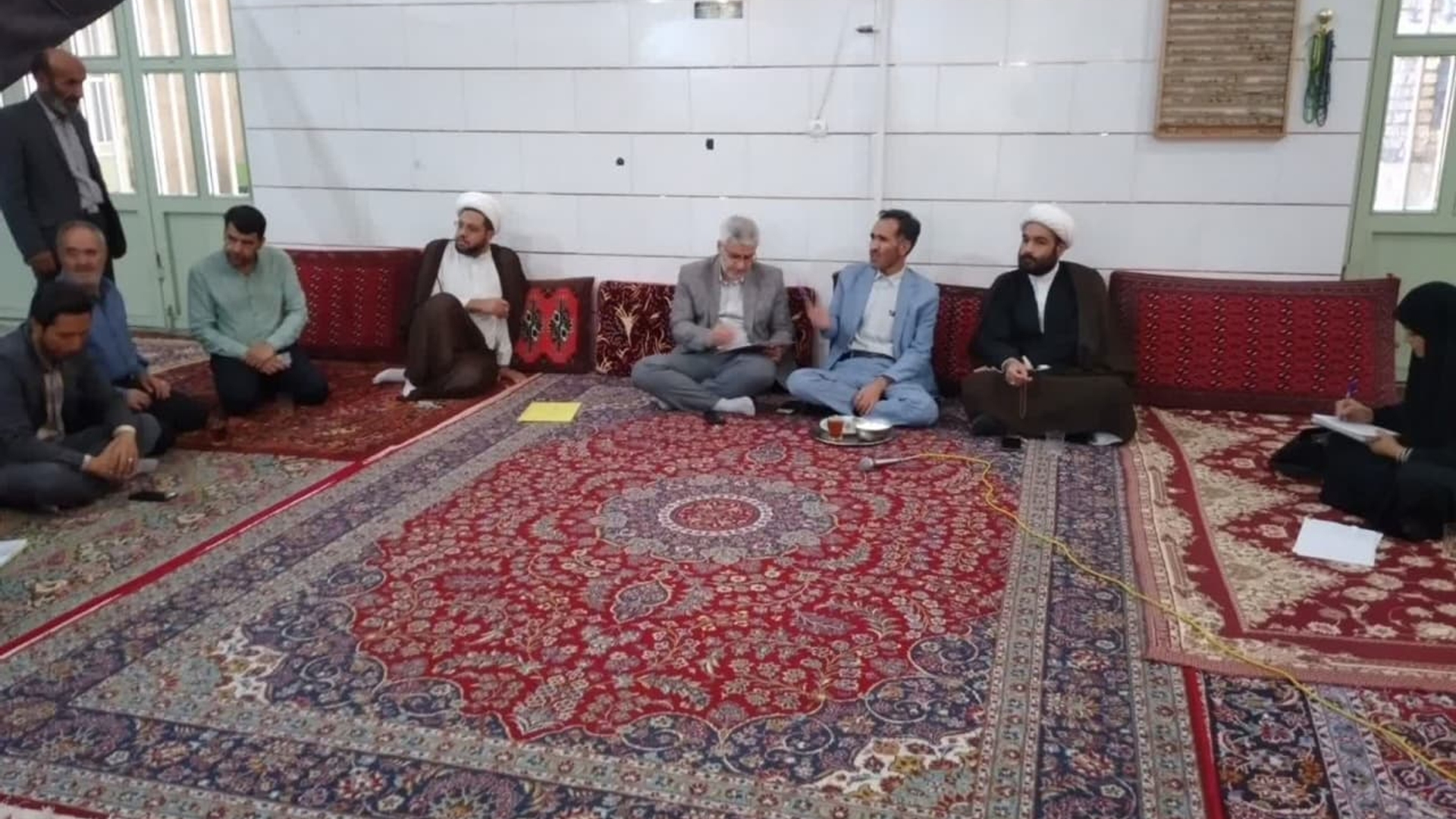 نشست بررسی مسائل و مشکلات محله پائین بند خمین برگزار شد