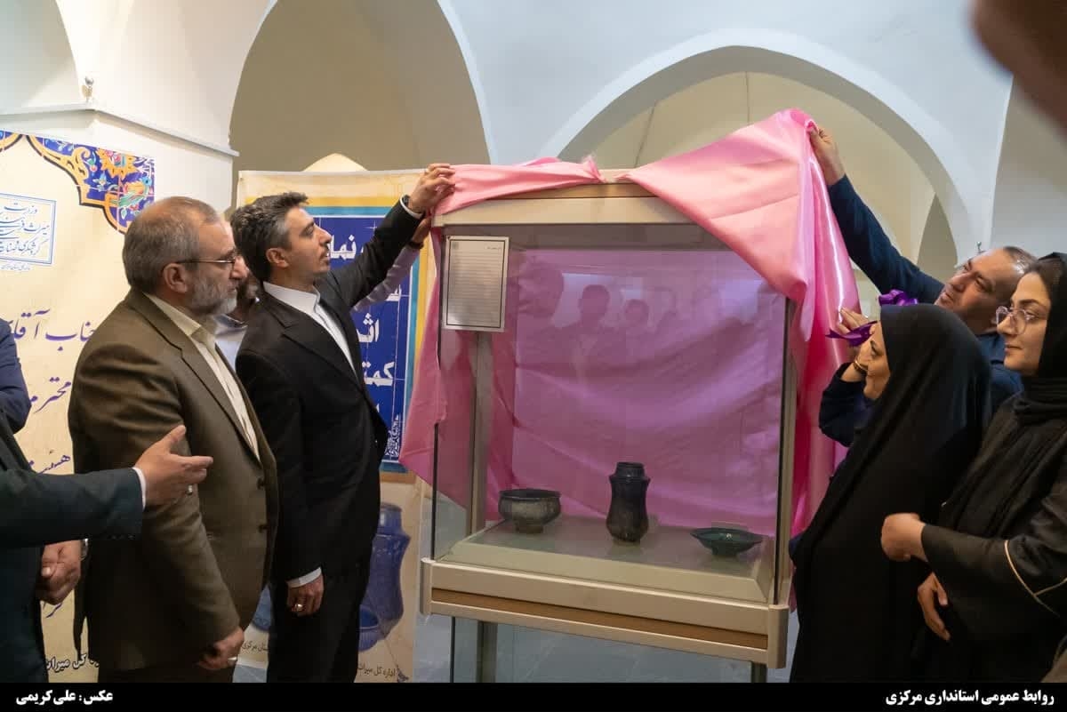 ۹ قطعه سفال‌ سلطان آباد در موزه چهارفصل اراک رونمایی شد