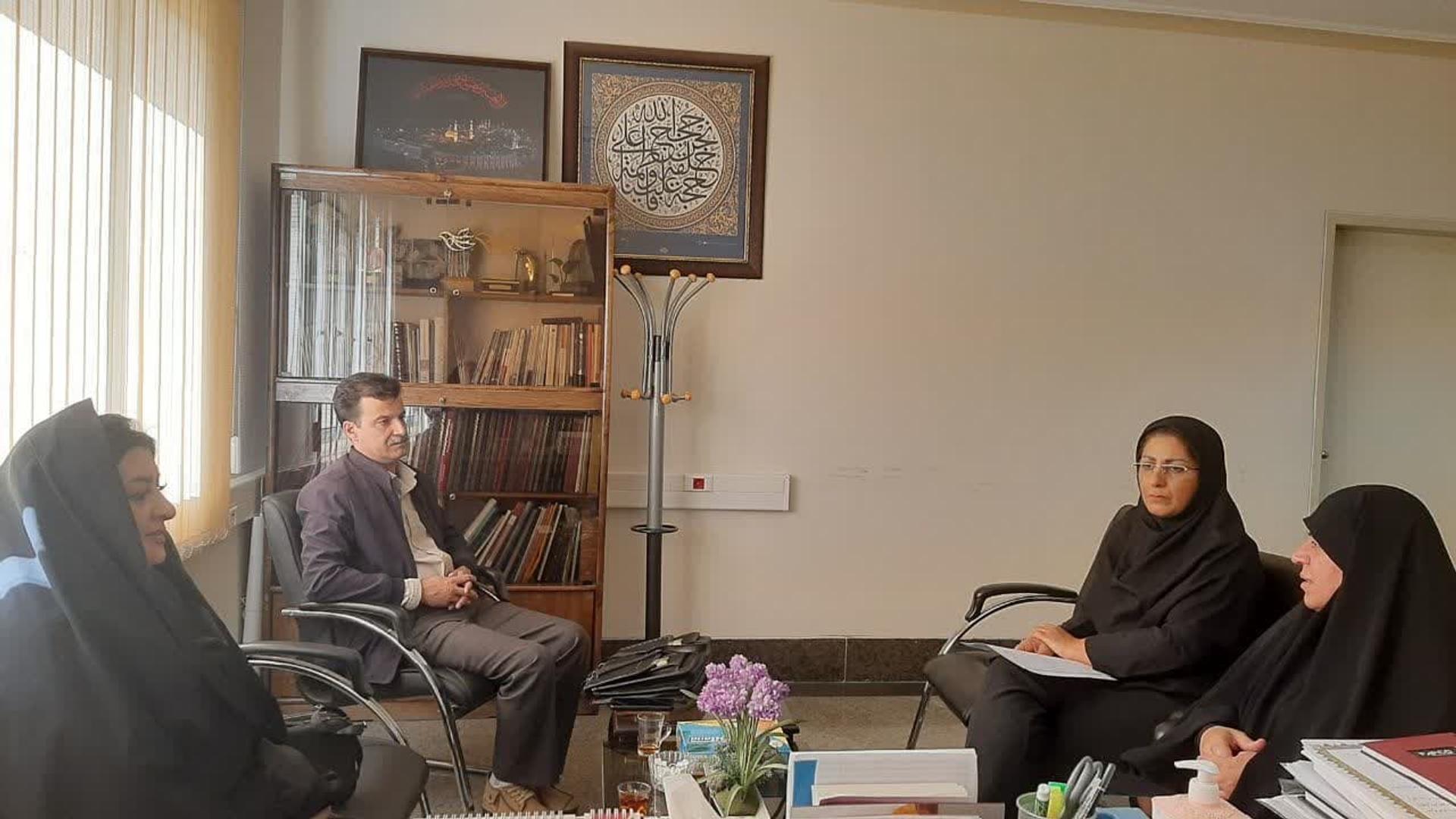 دیدار مدیر انجمن معتادان گمنام (NA) با مفتح زاده مدیر کل امور زنان وخانواده استانداری در خصوص آسیب های اجتماعی زنان ومکان برگزاری جلسات NAزنان و دغدغه های زنان معتادو...تصمیماتی اتخاذ گردید .
دوشنبه ۲۳ مهر ۱۴۰۳