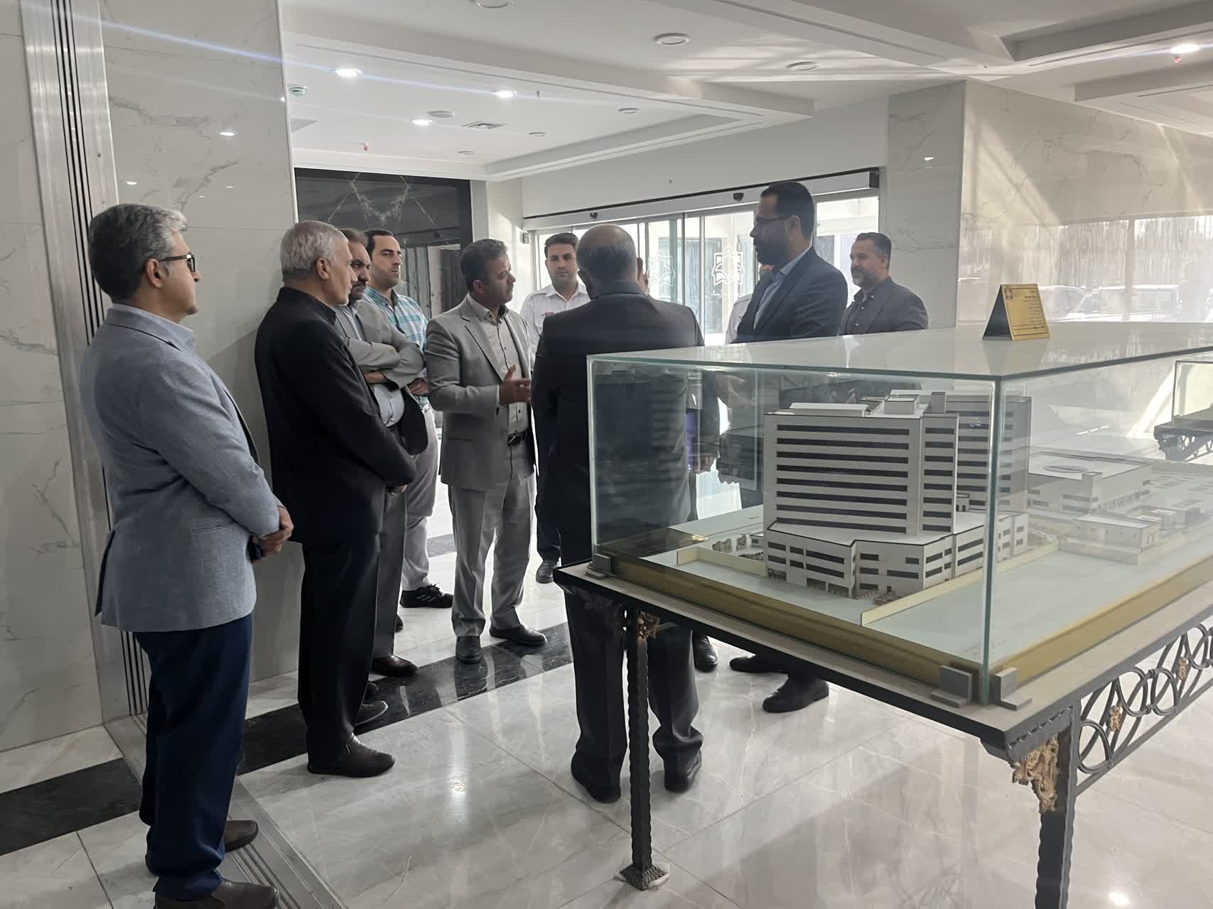 بازدید پزشگ نیا مدیرکل محترم پدافند غیر عامل به اتفاق هیئت همراه و سردار شاهوردیان مشاور محترم رئیس سازمان پدافند غیر عامل کشور از ساختمان جدید بیمارستان ولیعصر(عج) شهرستان اراک