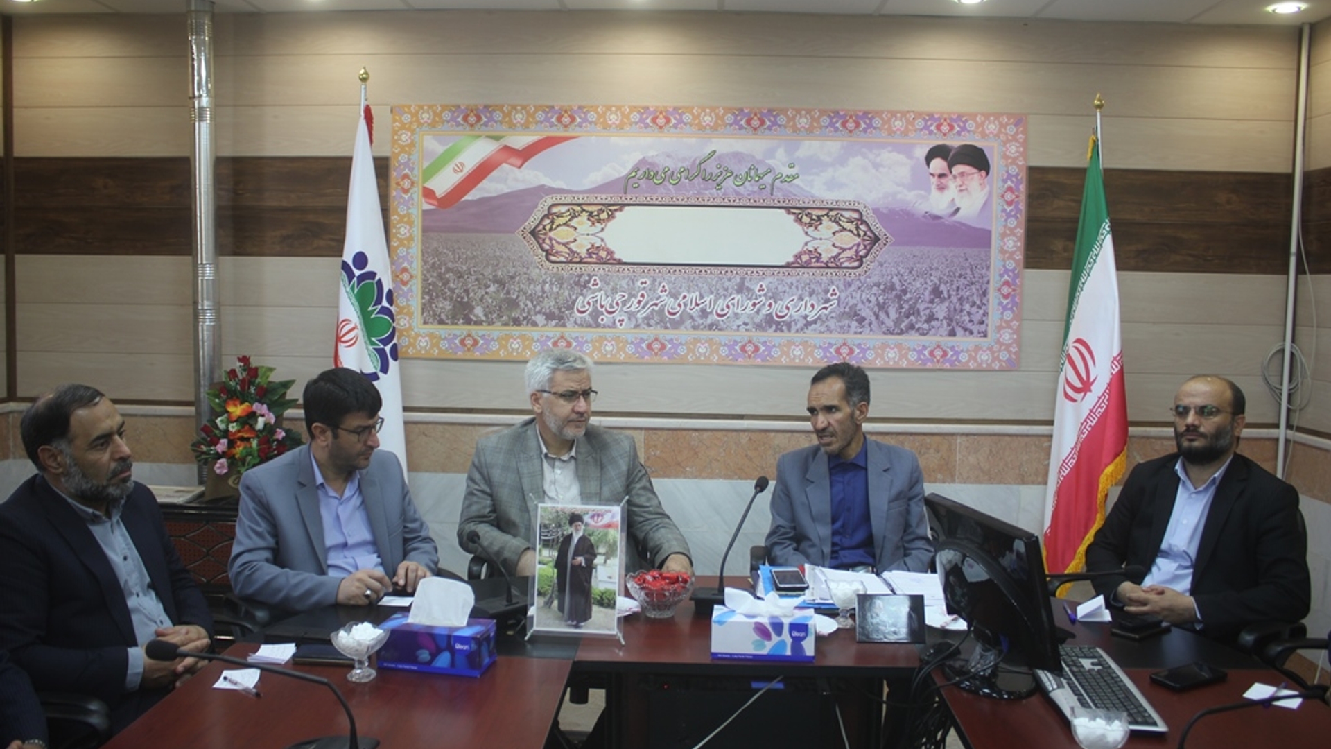 نشست بررسی مسائل و مشکلات شهر قورچی باشی و بخش کمره شهر ستان خمین برگزار شد