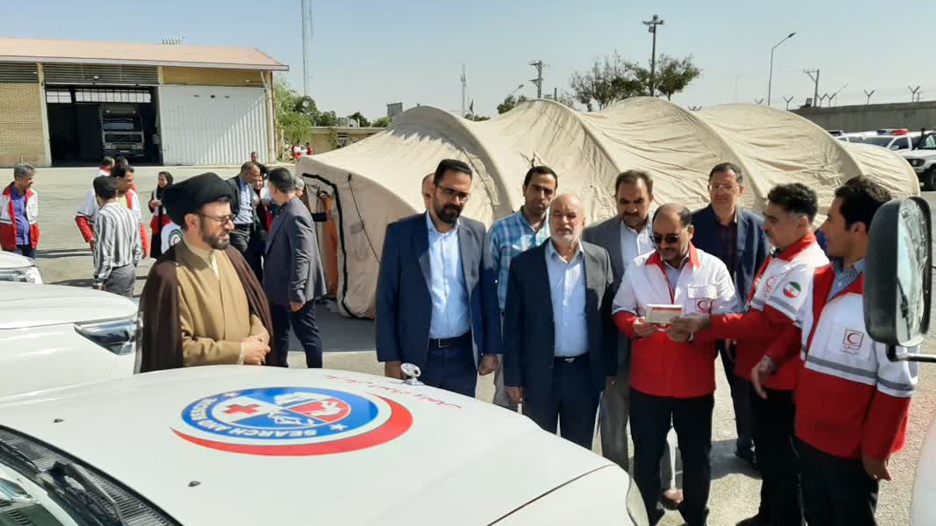 بازدید پزشگ نیا به اتفاق هیئت همراه و سردار شاهوردیان مشاور محترم رئیس سازمان پدافند غیر عامل کشور از انبار مرکزی هلال احمر شهرستان اراک