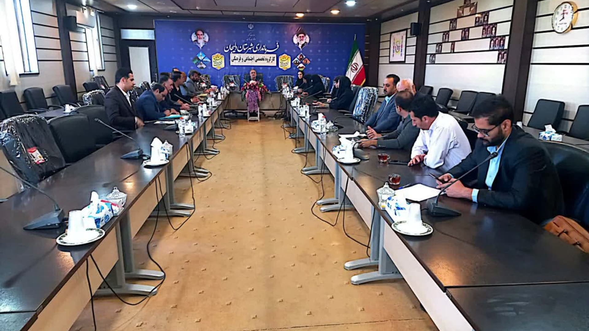 جلسه کارگروه  اجتماعی، فرهنگی، سلامت، زنان و خانواده 
مورخ ۱۴۰۳/۰۷/۳۰
 با حضور فرماندار، رؤسا و کارشناسان ادارات برگزار شد.
در این جلسه به موضوعاتی درخصوص گزارش برنامه های اجرا شده و در حال اجرای کتاب و کتابخوانی، اقدامات عمرانی باز طراحی و توسعه کتابخانه، آمار ثبت وقایع حیاتی و آمار اتباع خارجی، ورزش همگانی و ساماندهی امور جوانان، قانون حمایت از جمعیت و جوانی و سلامت زنان پرداخته شد