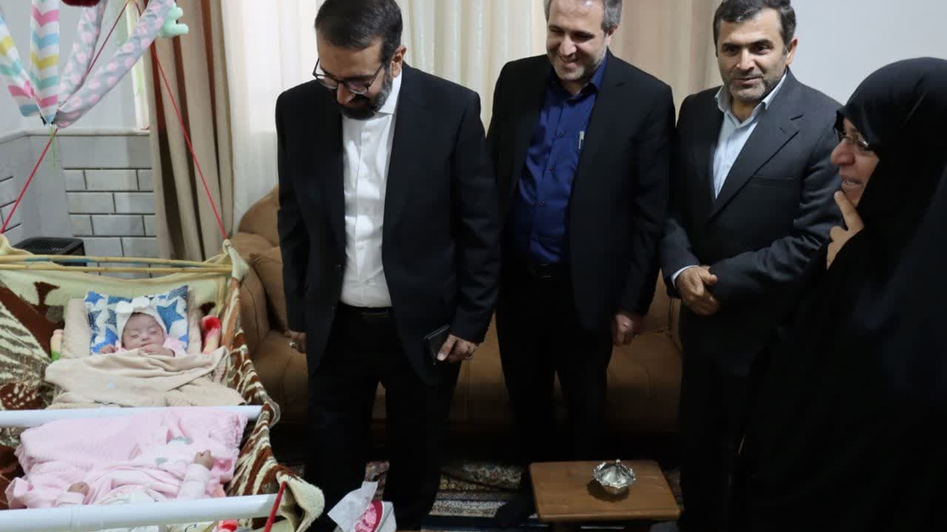 دیدار با سه قلوهای تازه متولد شده/سه خواهر