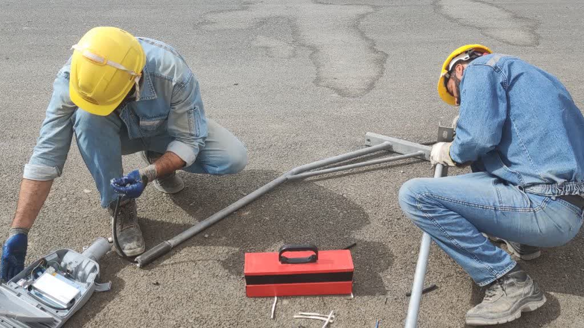 برق رسانی دکل ایرانسل_اصلاح پست( در شهر میلاجرد)