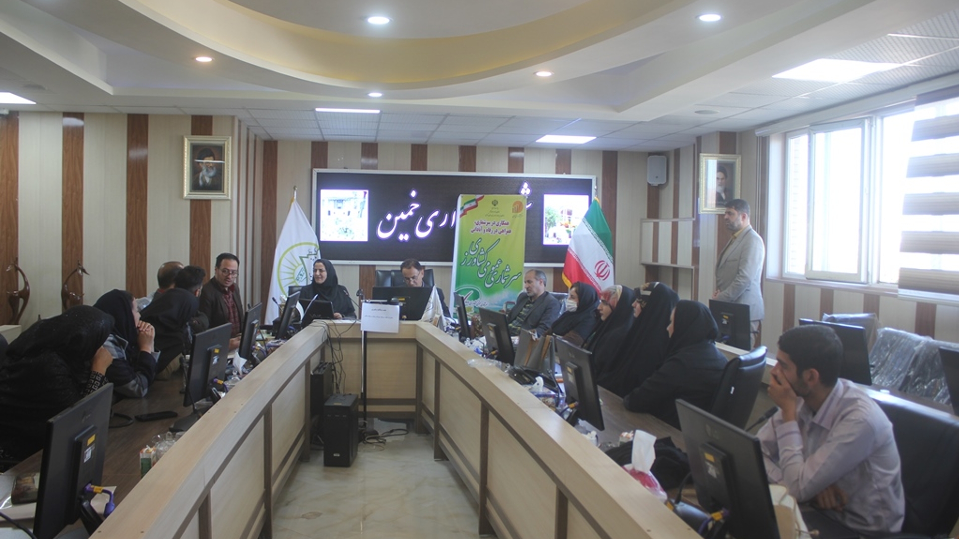 ناظر سازمان مدیریت و برنامه ریزی کشور و معاون آمار و اطلاعات سازمان مدیریت و برنامه ریزی استان از روند برگزاری دوره آموزشی ماموران سرشماری عمومی کشاورزی در شهرستان خمین بازدید کردند