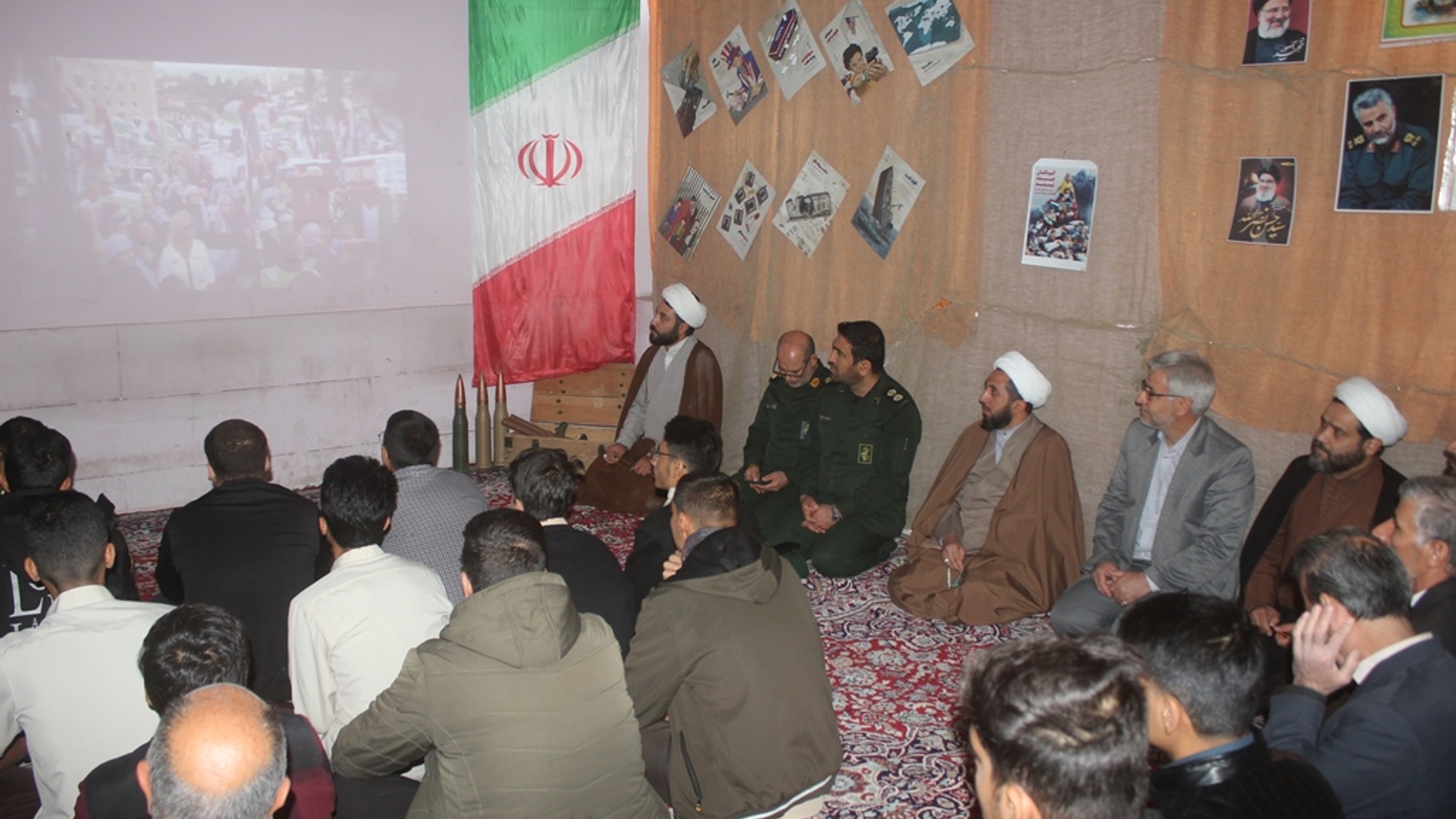 نمایشگاه اقتدار و مقاومت در مدرسه پسرانه علوم ومعارف اسلامی صدرای خمین افتتاح شد