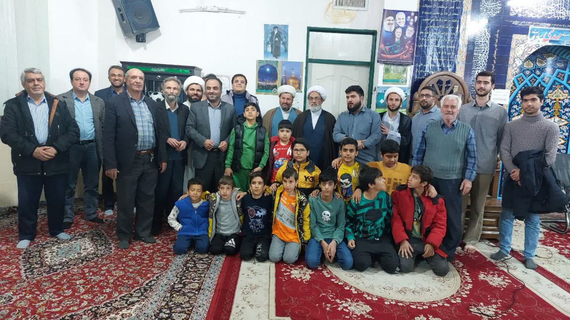 حضور در مسجد امام صادق(ع) کوی امام رضا (ع) محلات