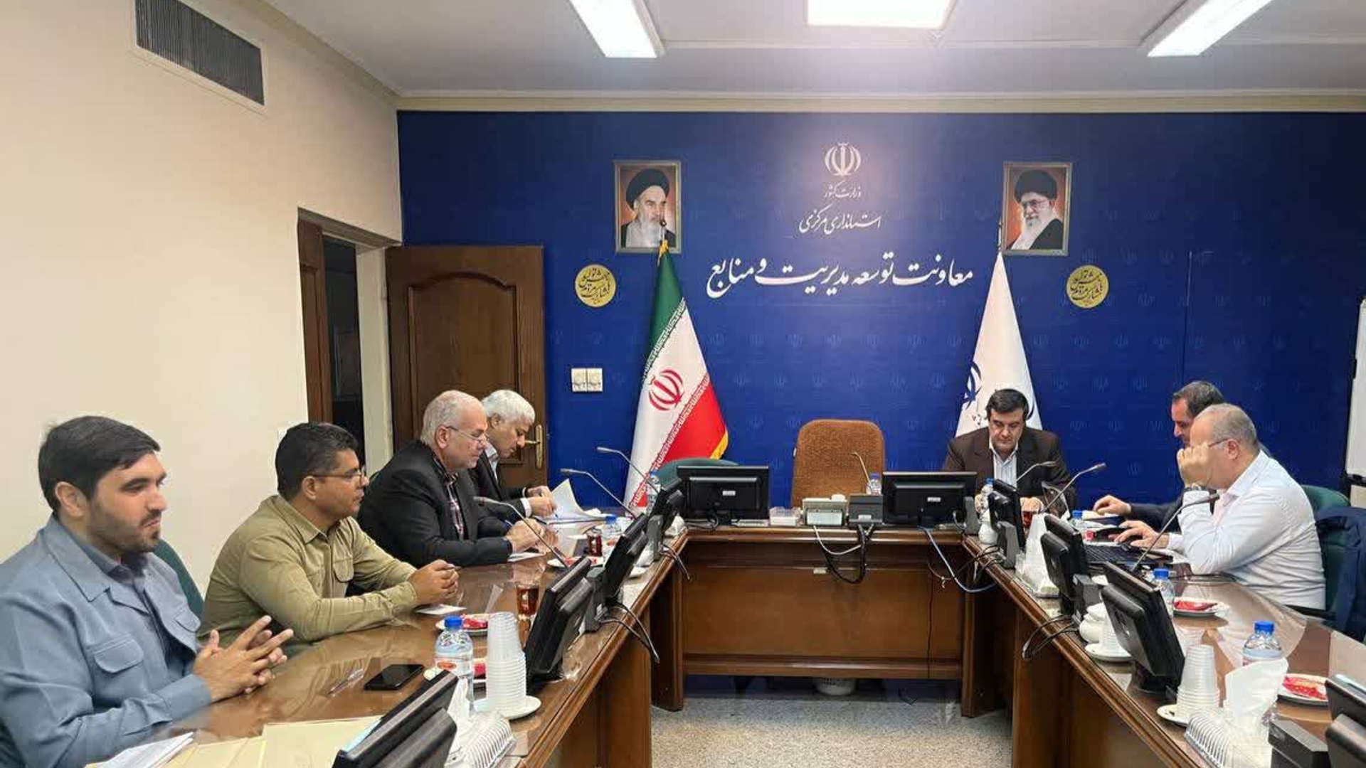 با حضور علیرضا حسنی،.      مدیرکل امور اداری و مالی