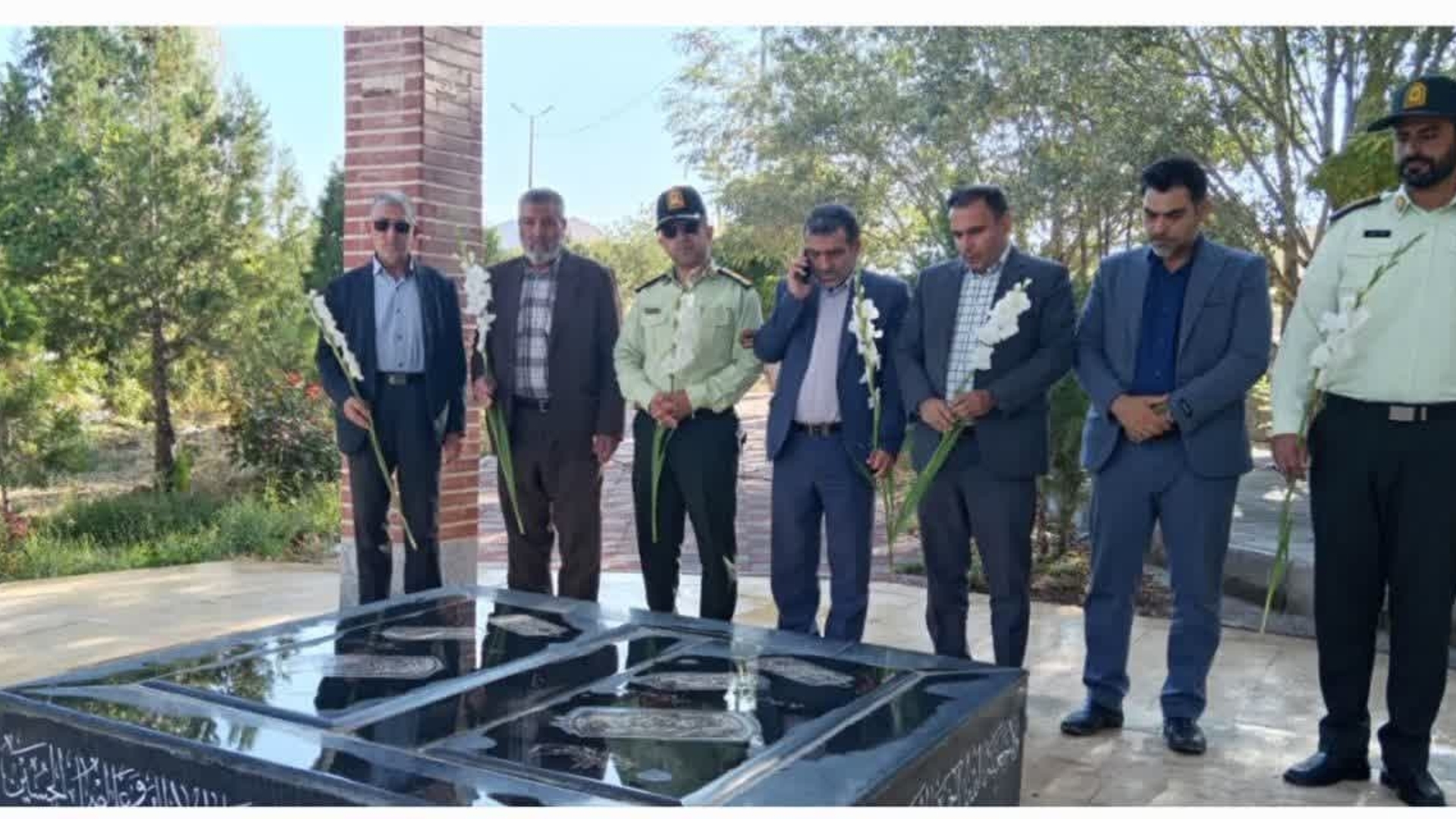 گلباران مزار شهدای گمنام شهر رازقان به مناسبت گرامیداشت هفته فراجا