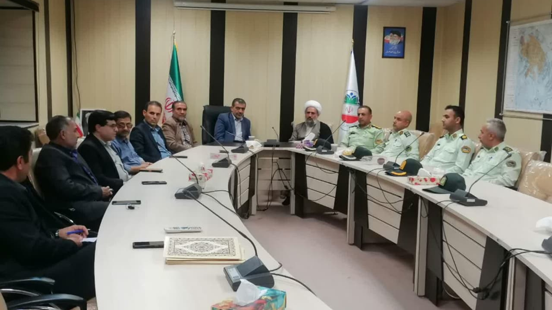 مراسم تجلیل و تقدیر از زحمات فرمانده انتظامی شهرستان و جانشین و رئیس کلانتری زاویه