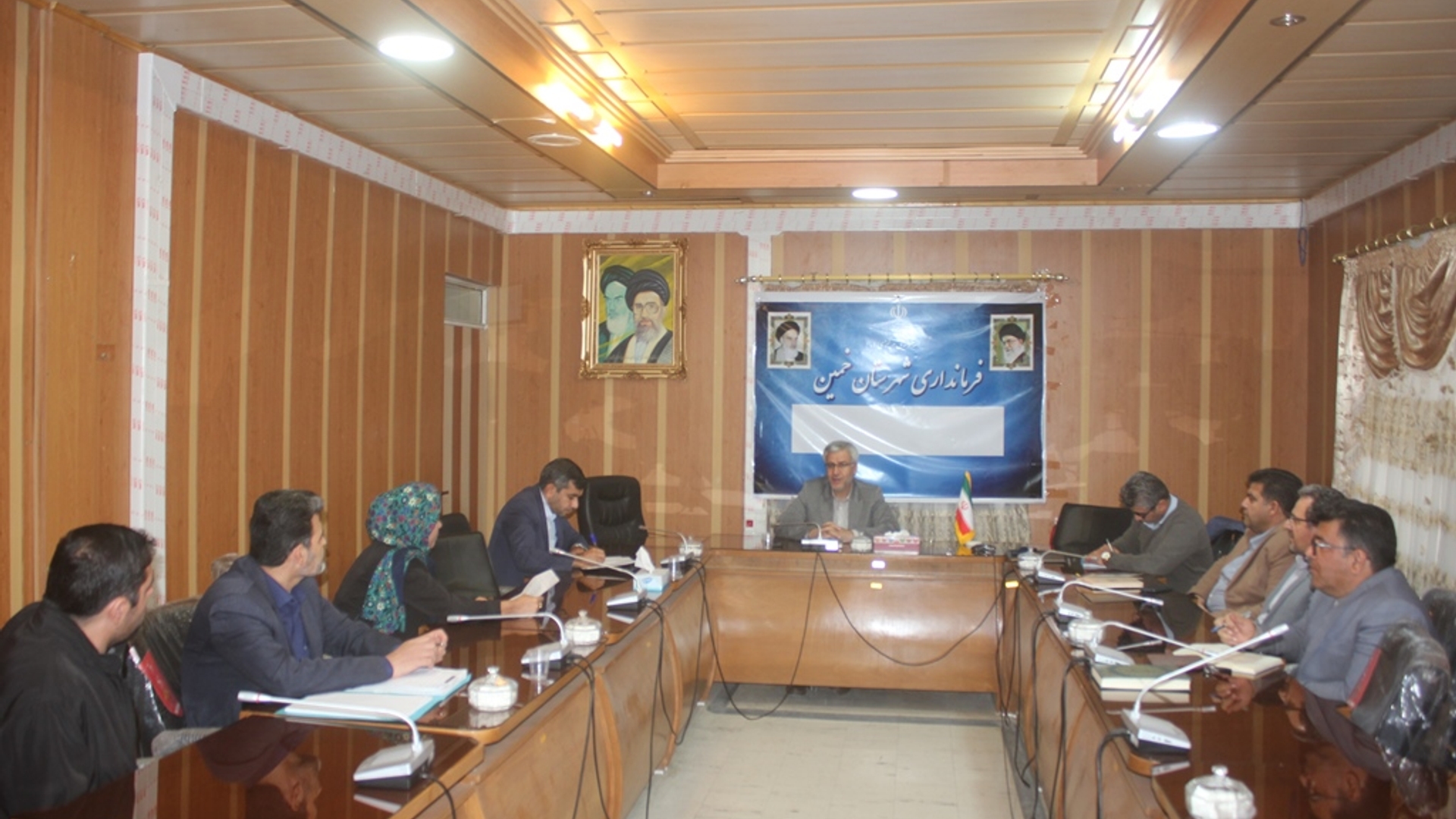 نشست بررسی مسائل و مشکلات تعدادی از مساکن مهر شهرستان خمین برگزار شد