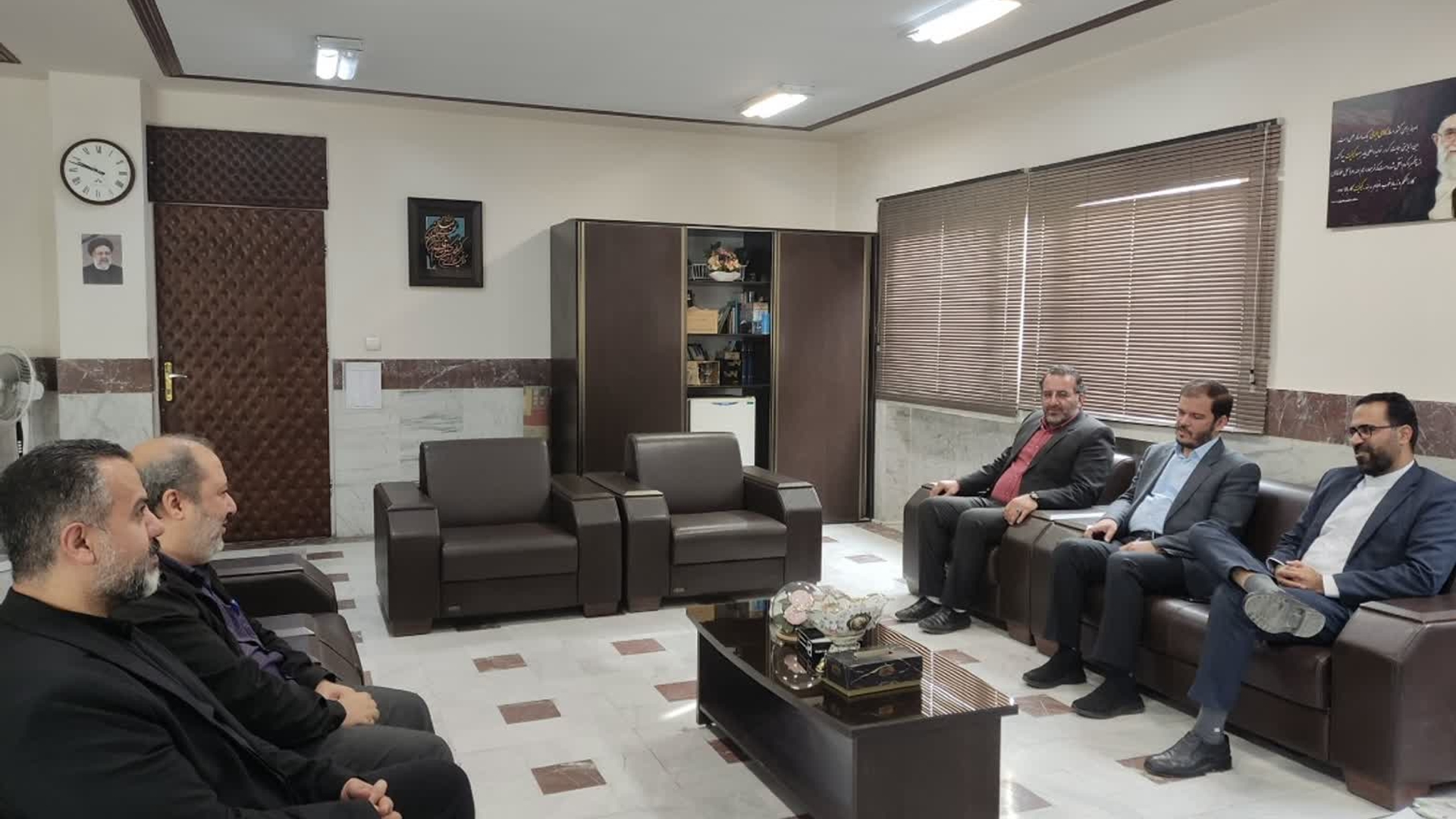 برگزاری نشست پزشگ نیا مدیرکل محترم پدافند غیر عامل و سایر مدیران در اداره کل استاندارد استان