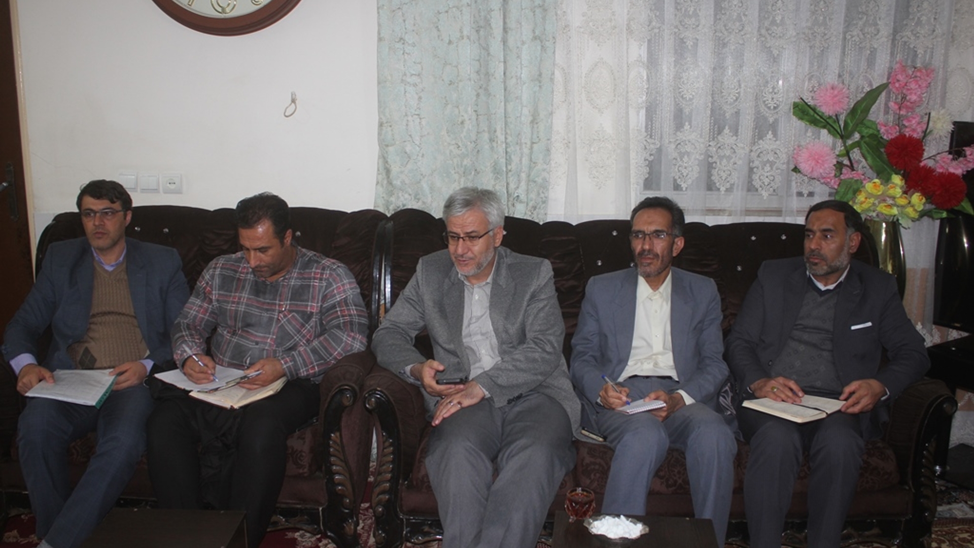 دومین نشست بررسی مسائل و مشکلات روستاهای دهستان چهار چشمه شهرستان خمین برگزار شد