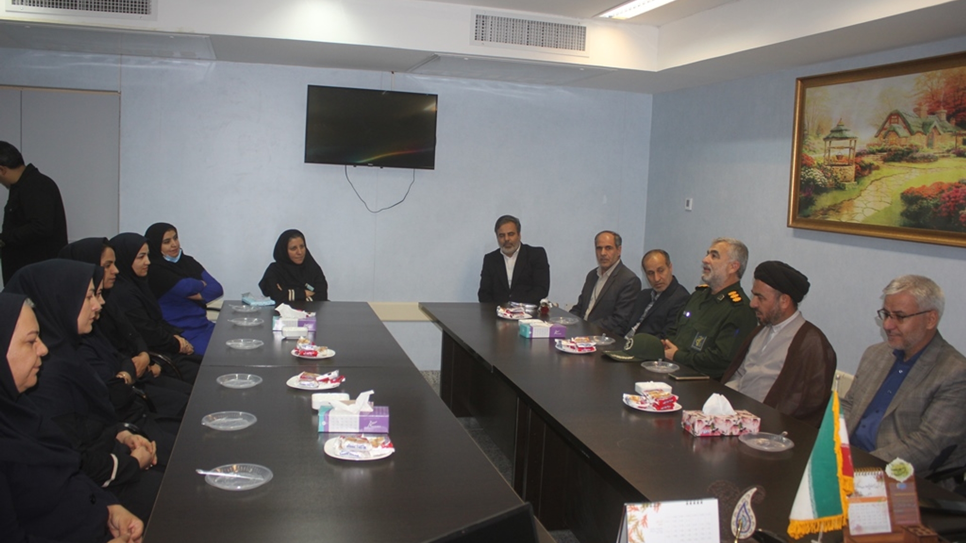 نشست فرماندار و امام جمعه با سرپرستاران و مسئولان بخش های بیمارستان فاطمه الزهرا (س) خمین برگزار شد