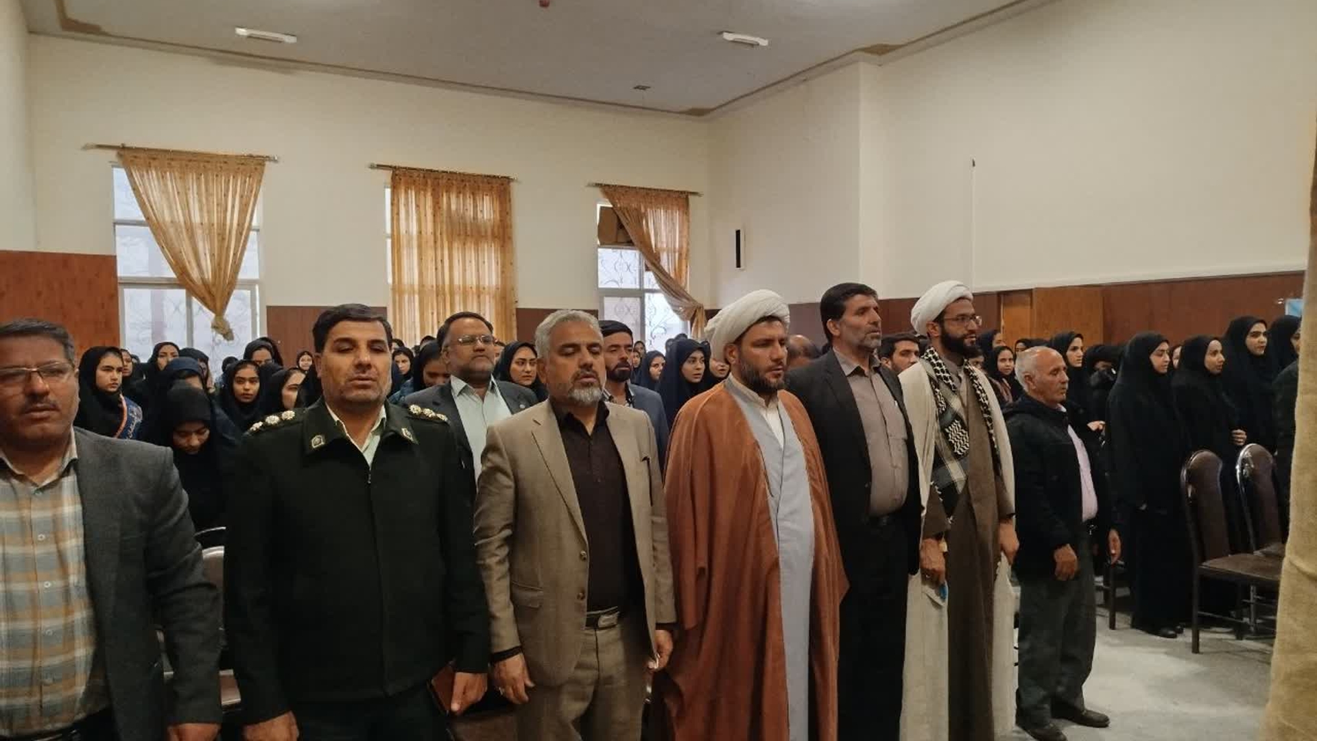 گرامیداشت روز پدافند غیرعامل در مدرسه متوسطه دوم کارو دانش ساعی  شهر کمیجان