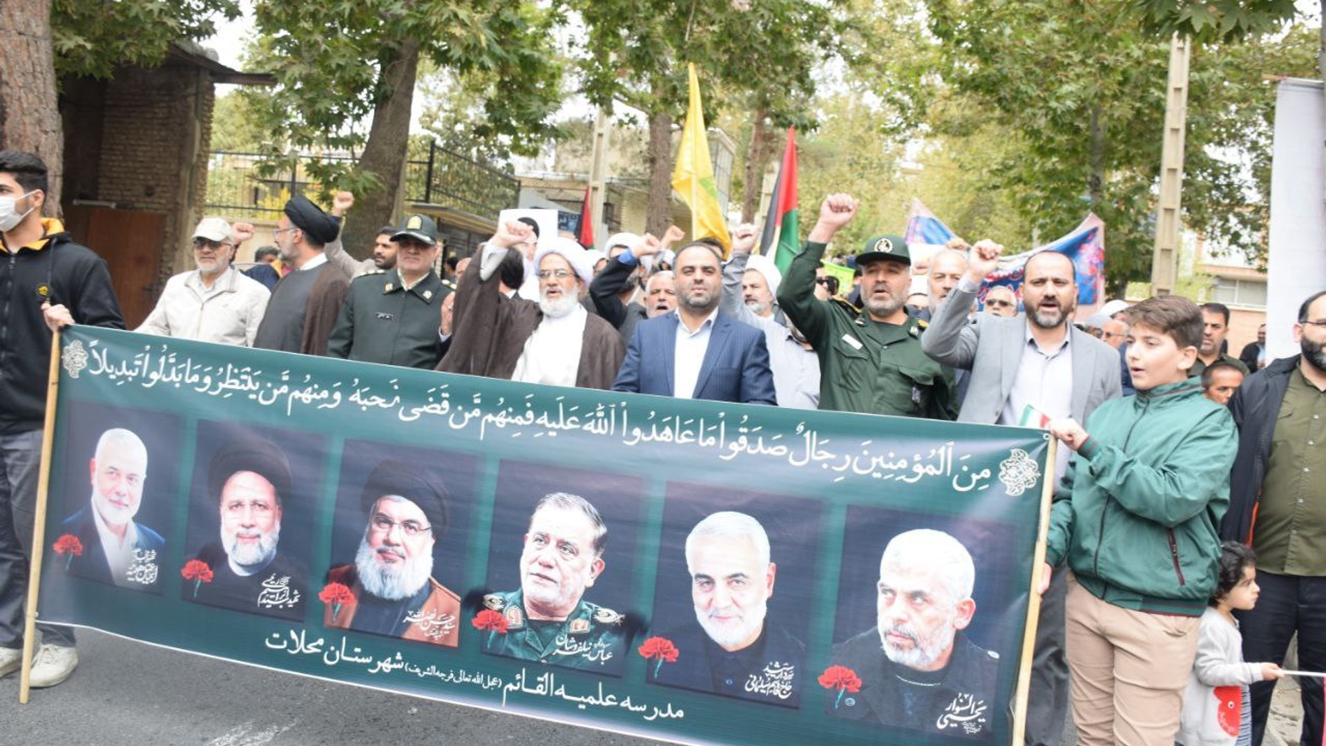 راهپیمایی باشکوه ۱۳ آبان در شهرستان محلات برگزار شد.