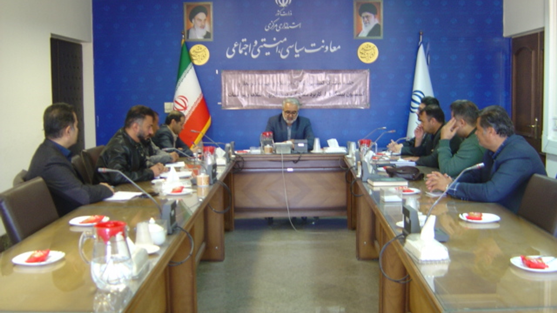 برگزاری جلسه مشترک کمیسیون سلاح و مهمات و کمیسیون پیشگیری از کاربرد سلاح گرم در گیریها، اختلافات و مراسمات ساعت 8 صبح روز شنبه مورخ 26/ 8 / 1403 به ریاست آقای مبیّن مدیر کل امنیتی و انتظامی و حضور اعضاء تشکیل و در خصوص موارد مربوطه با قاچاق و نگهداری سلاح و مهمات غیر مجاز و آگاهی بخش عمومی در خصوص نگهداری و استفاده از سلاح غیر مجاز و عواقب خطرات آن بحث و تبادل نظر گردید.