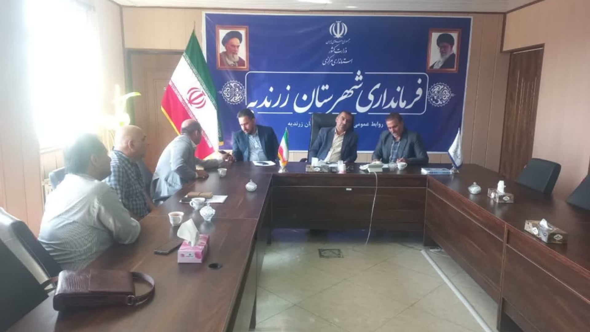 جلسه پیگیری رفع مشکلات راه های بخش زاویه
