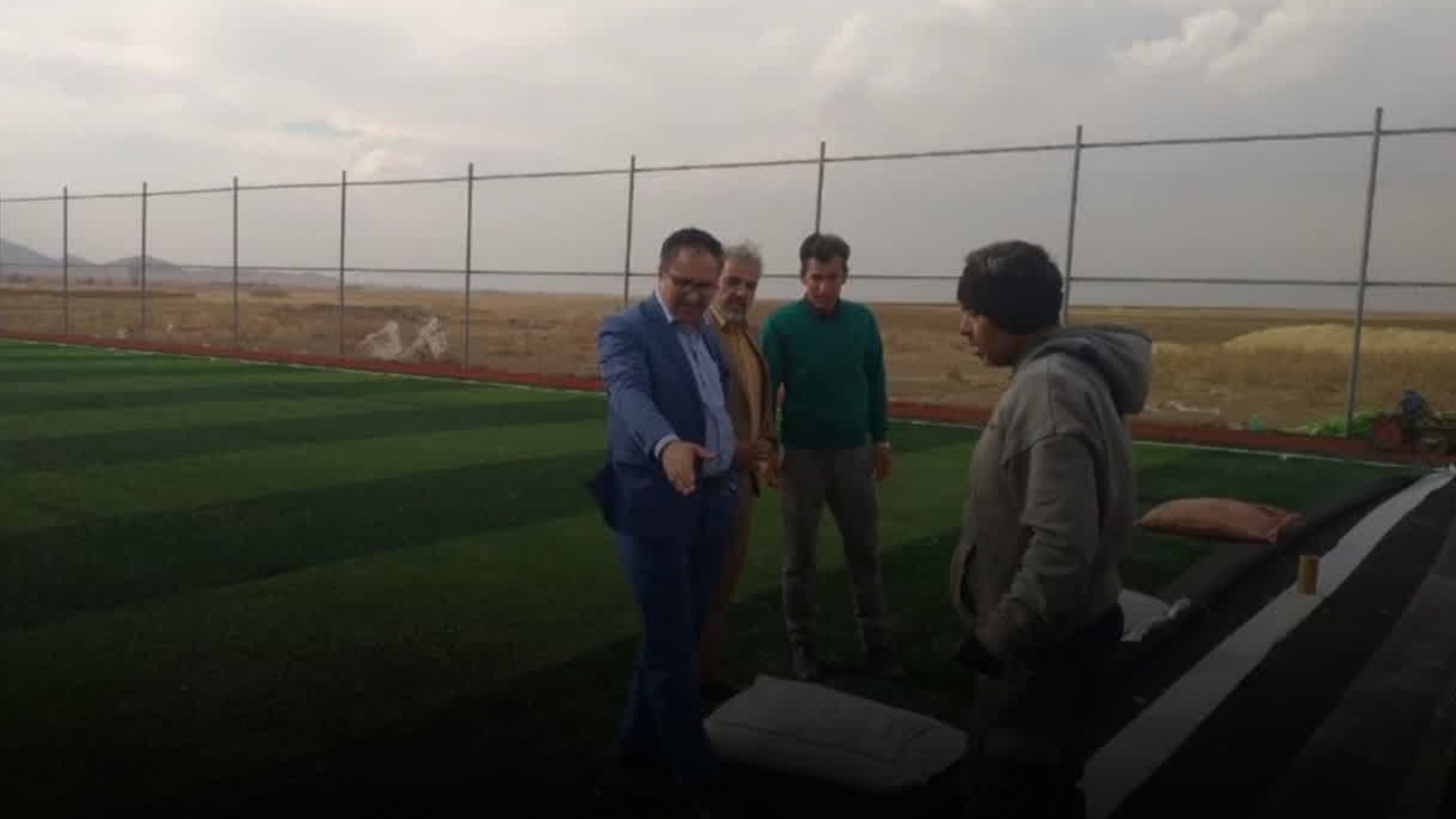 زمین چمن مصنوعی روستای اسفندان در آستانه بهره برداری