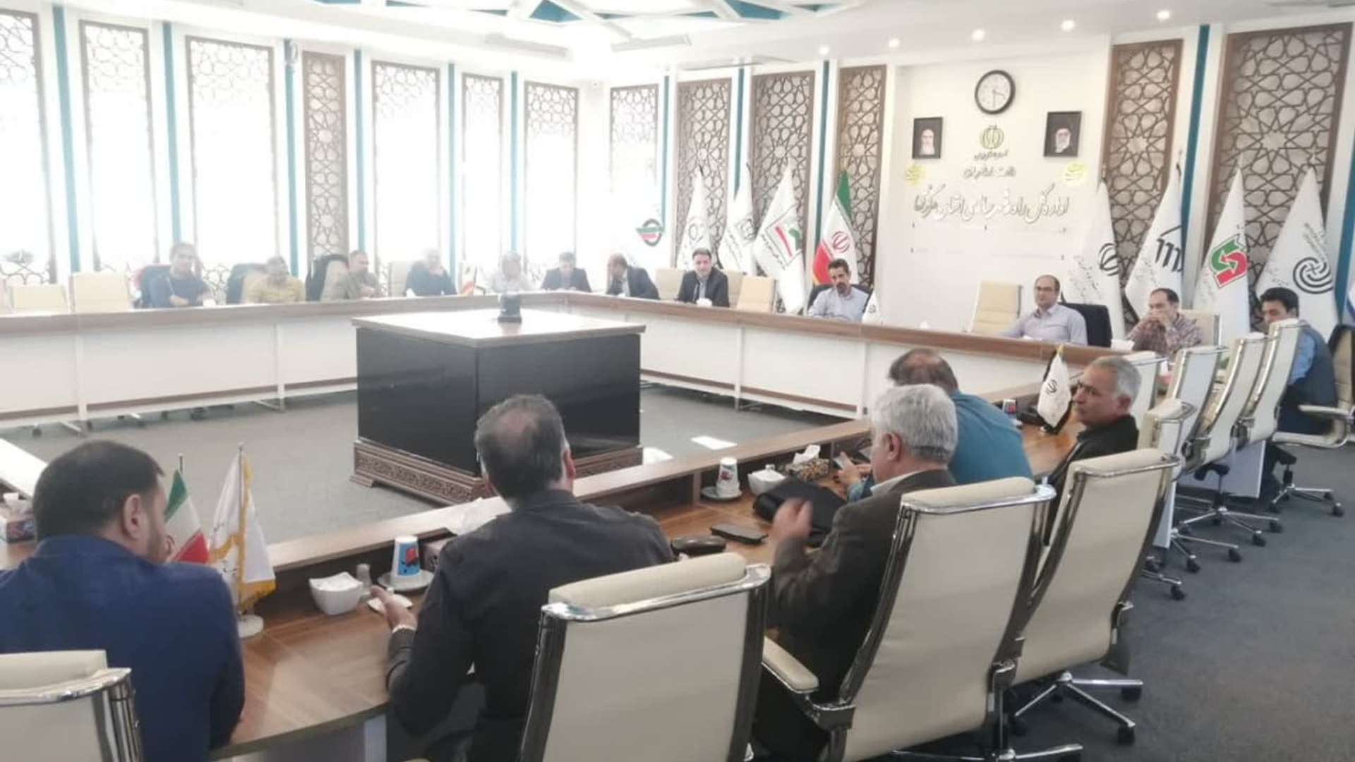 برگزاری جلسه بررسی مشکلات نهضت ملی مسکن در شهر ساوه