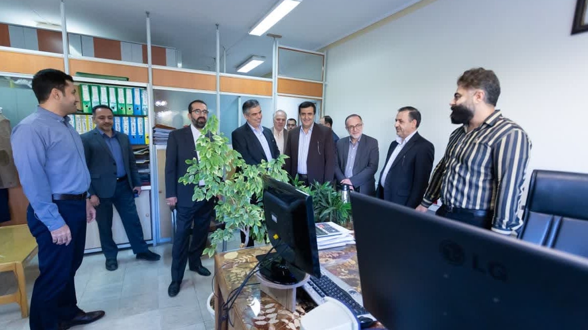 سرکشی و دیدار دکتر زندیه وکیلی با همکاران استانداری در اولین روز کاری