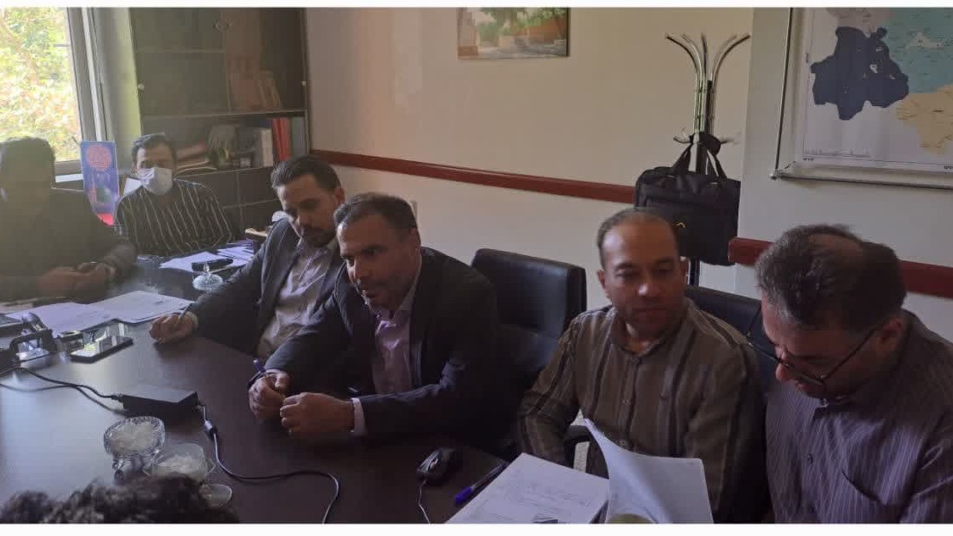 جلسه تغییر کاربری اراضی در اداره کل بنیاد مسکن انقلاب اسلامی