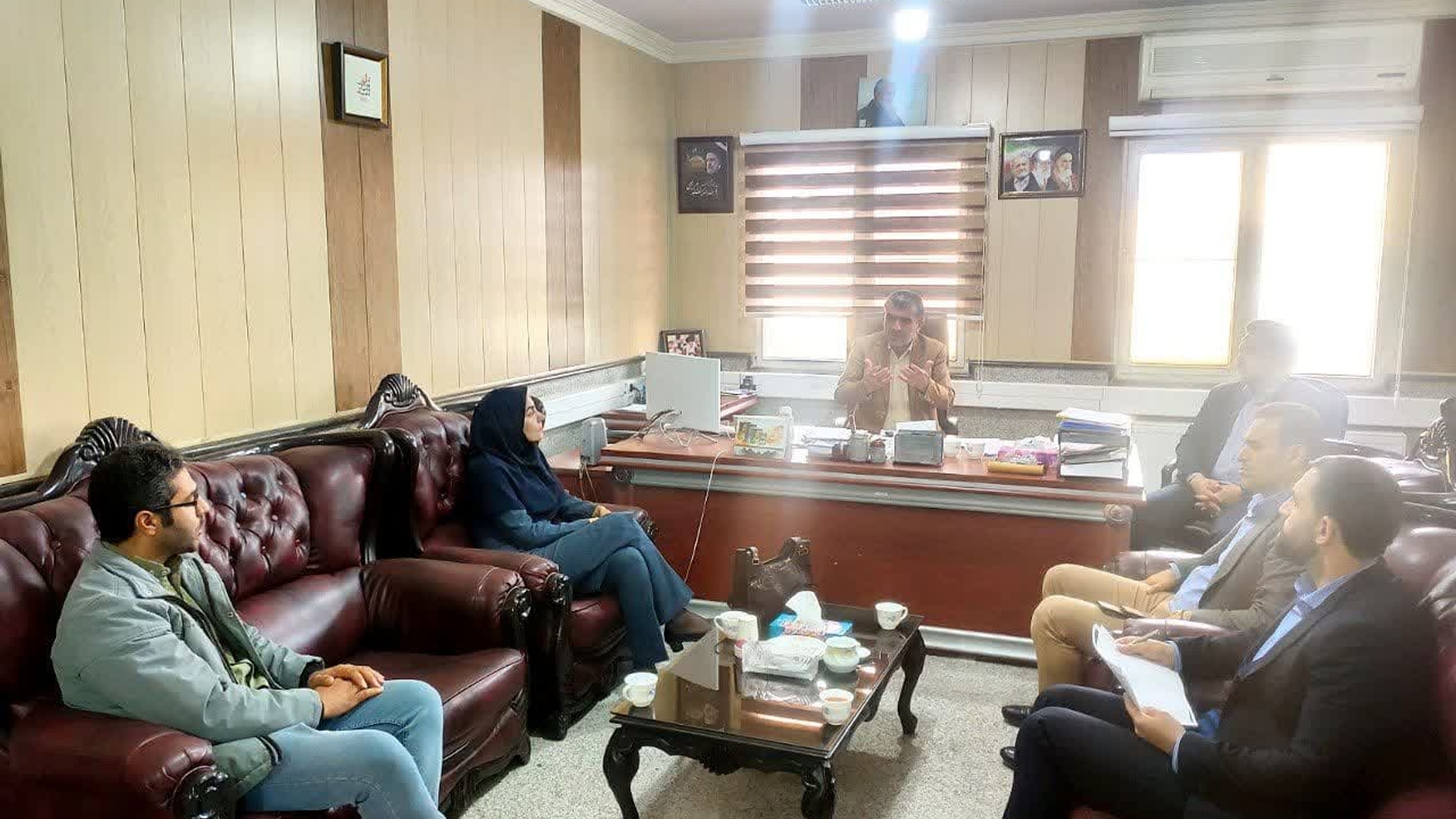 جلسه بررسی زمین‌های وقفی شهر زاویه