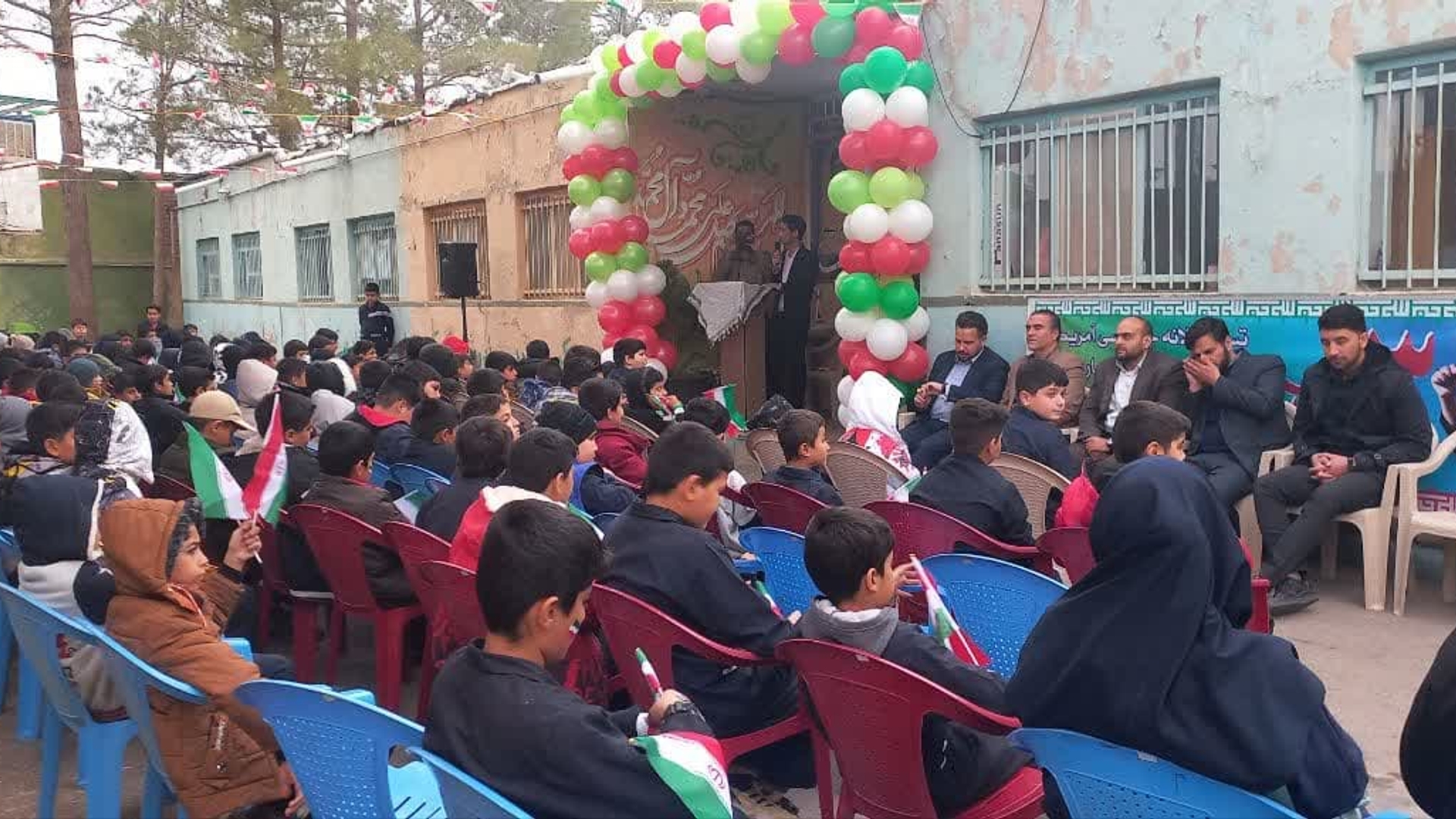 نواخته شدن زنگ استکبار ستیزی در آموزشگاه شهدای زاویه همزمان با سراسر کشور