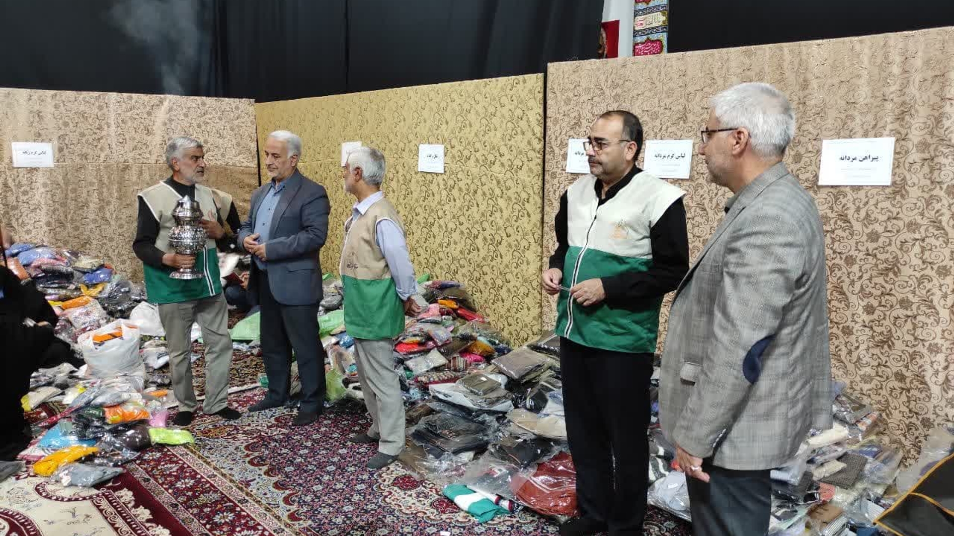 فرماندار و امام جمعه خمین از روند اجرای طرح هبه ( هدیه ای برای همدلی ) در خمین بازدید کردند