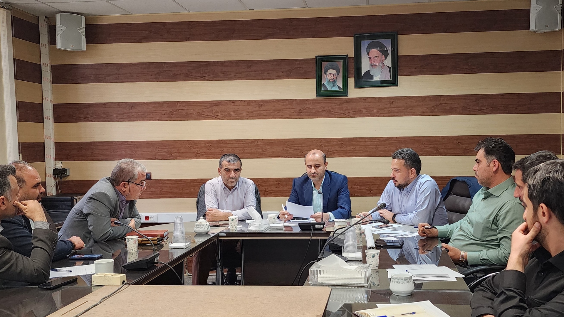 حل بعضی از مسائل شهر رازقان و رفع مشکل زمین دولتی محوطه بخشداری خرقان